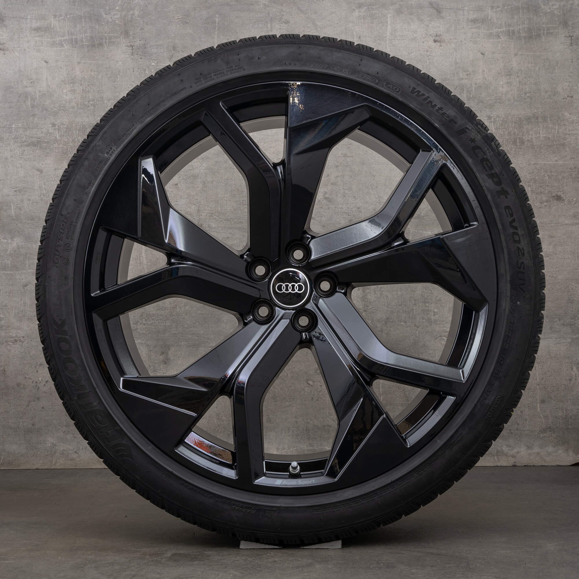 Audi RS Q8 4M8 jante iarna 23 inch anvelope 4M8601025AP negru