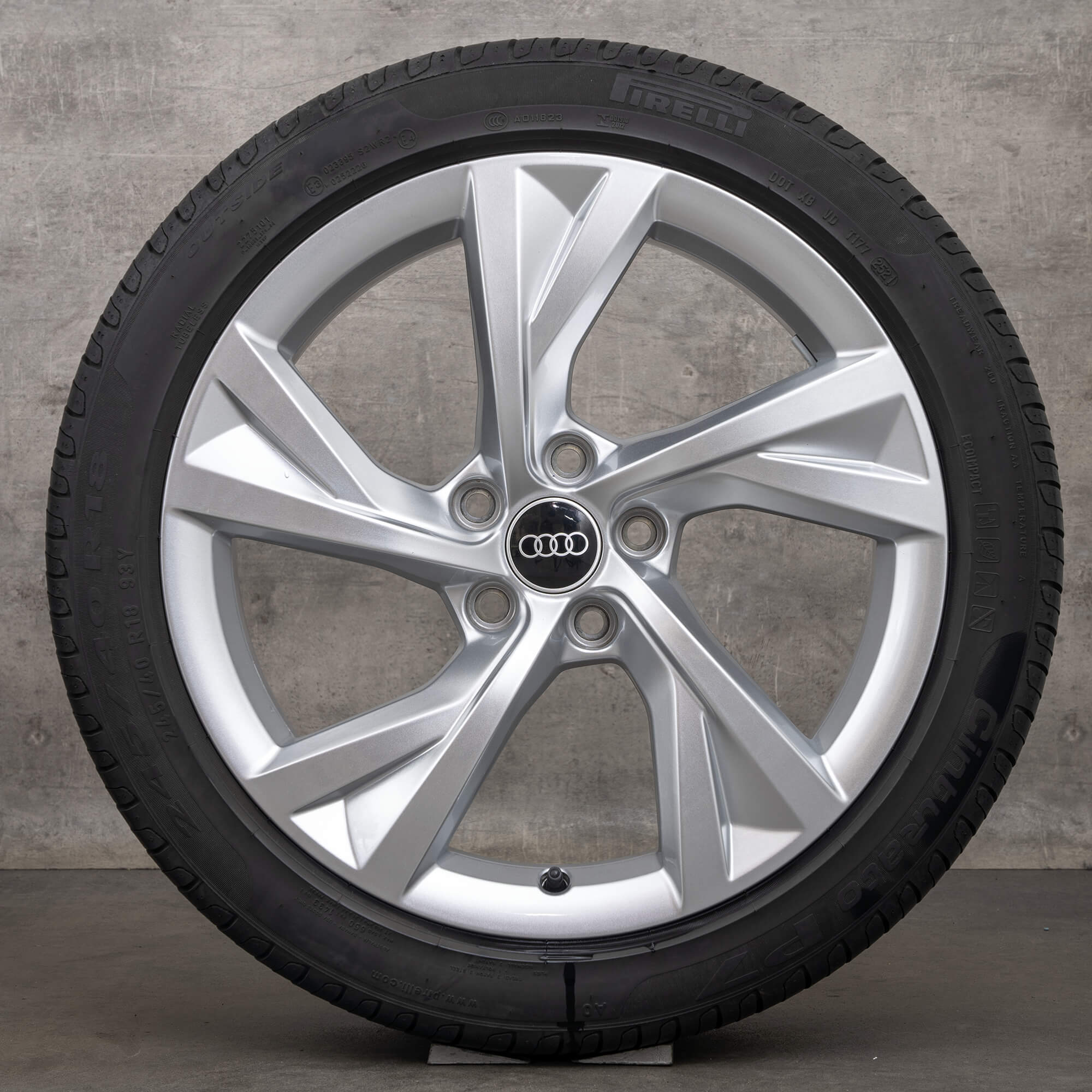 Audi A4 S4 8W B9 rodas de verão jantes 18 polegadas pneus 8W0601025EJ prata