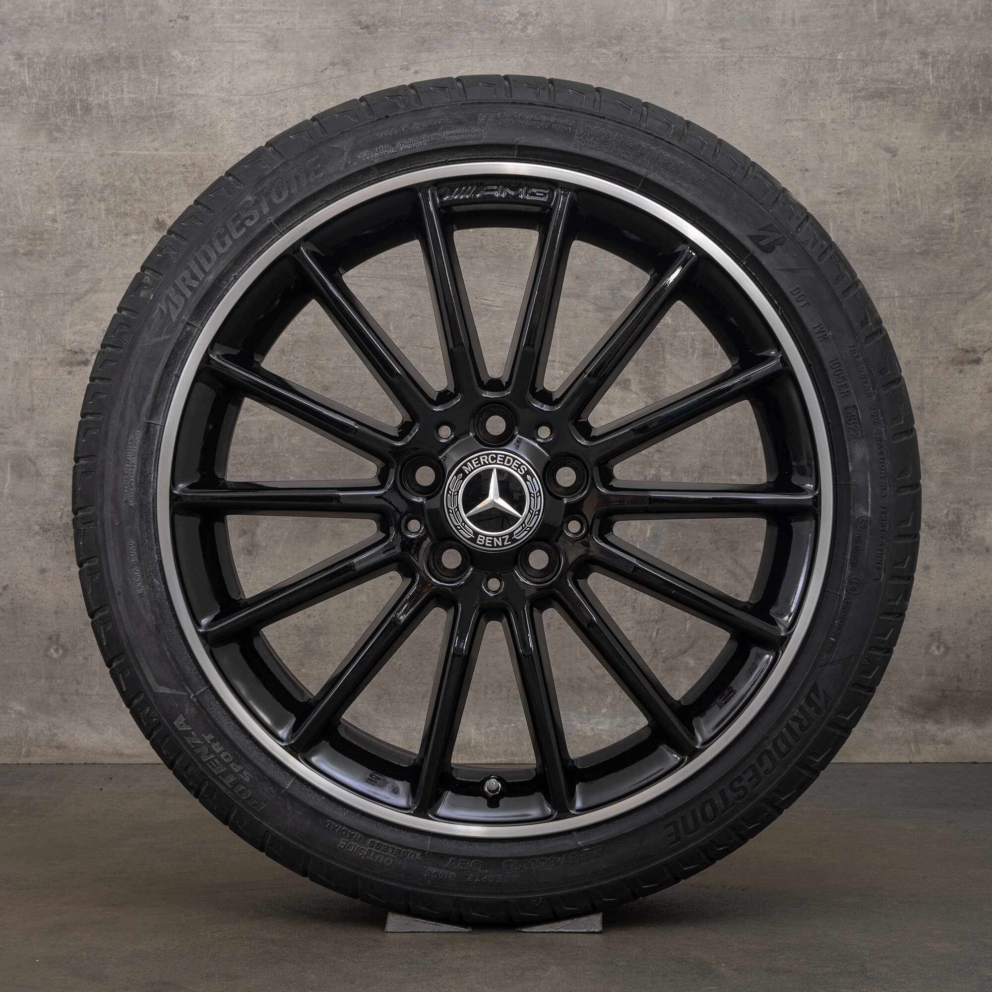 Original AMG Mercedes Benz CLA C117 X117 18 tums sommardäck fälgar A1764011000 sommarhjul svart