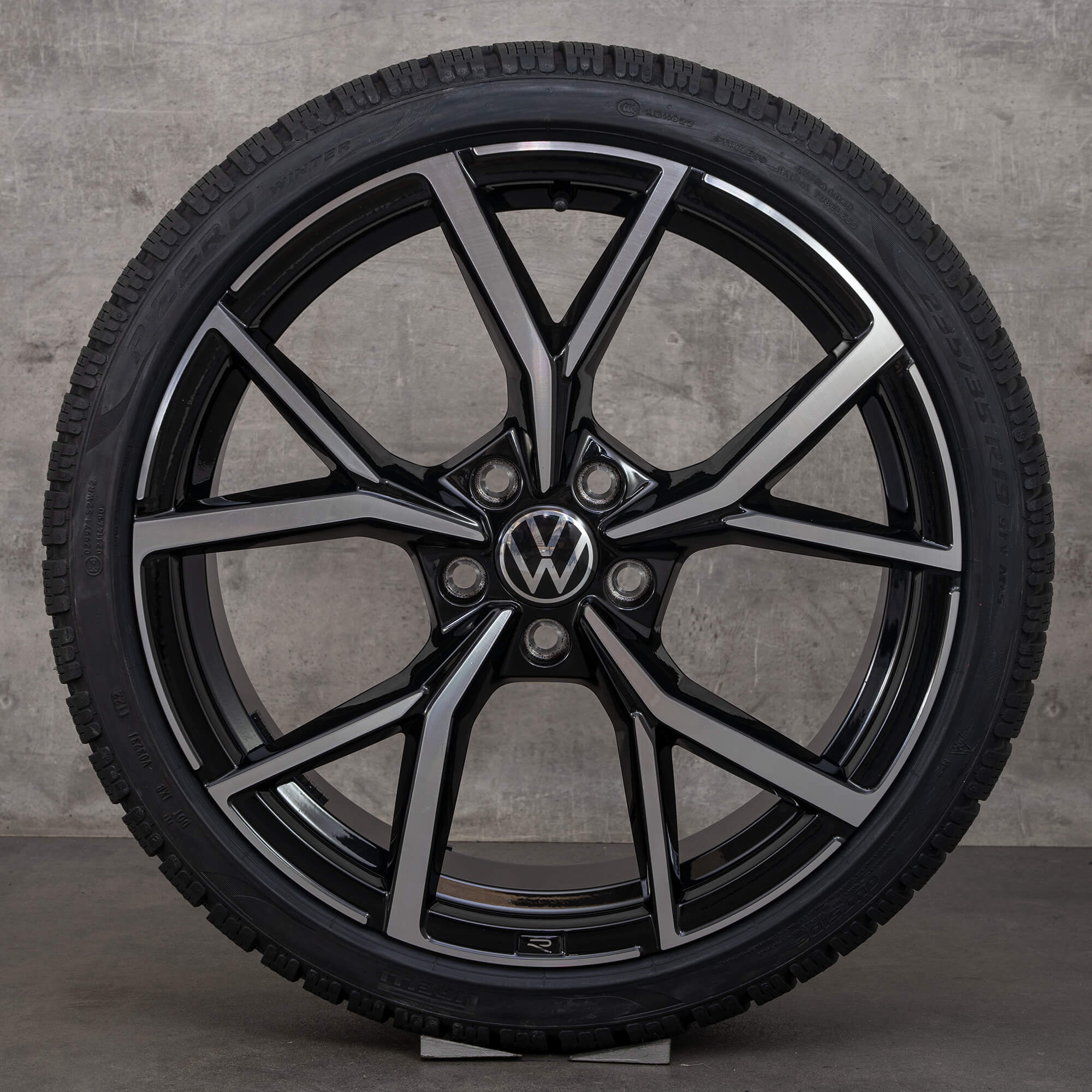 VW 19 inch winter wheels Golf 8 Estoril tires rims 5H0601025S NEW