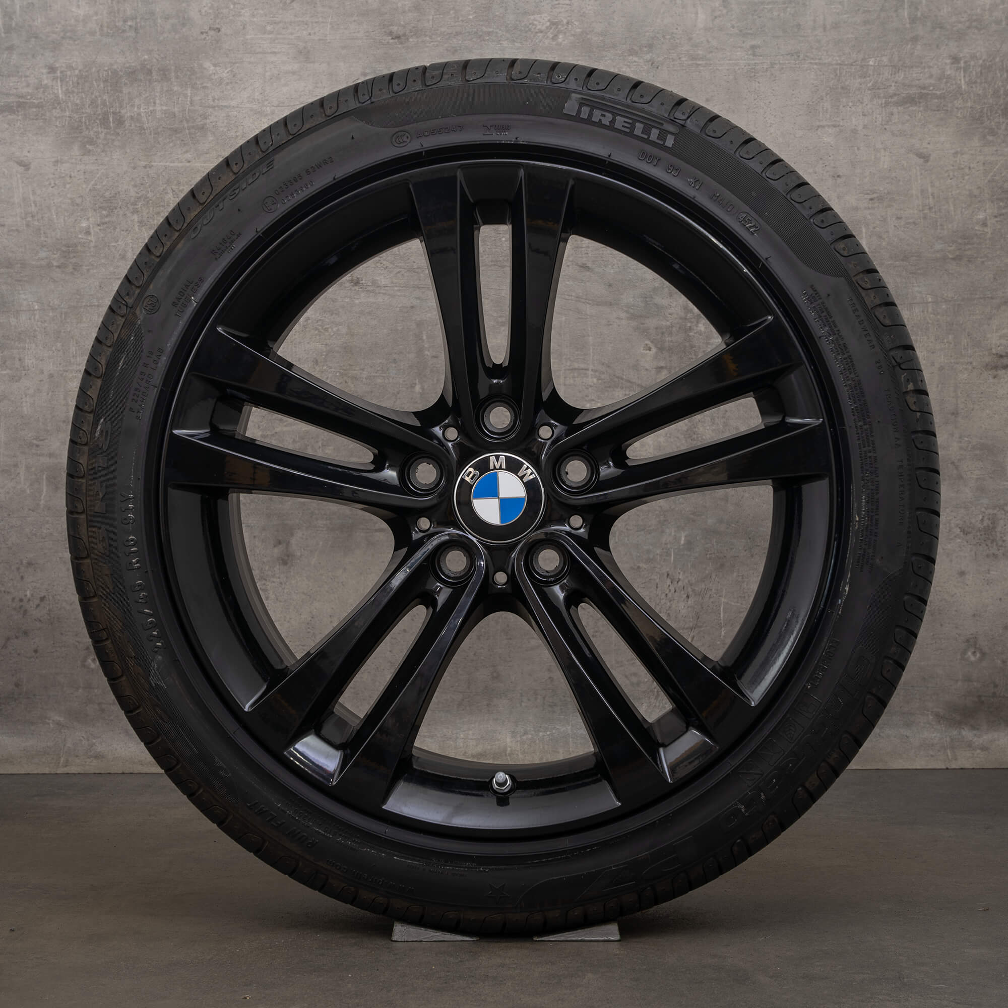 Original BMW Serie 3 F30 F31 4 F32 F33 F36 Llantas de 18 pulgadas Neumáticos invierno Estilo 397 6796247 Negro brillante