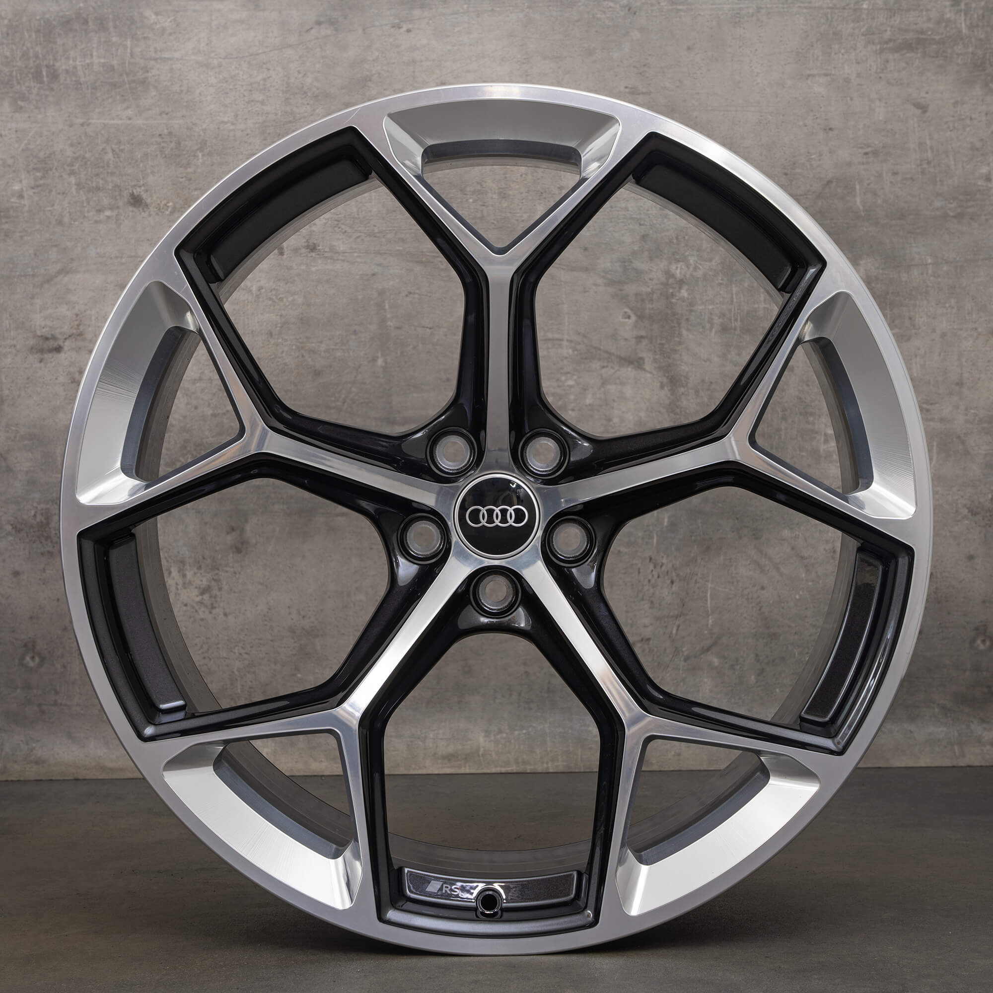 Original Audi RS6 RS7 4K C8 22 tums fälgar 4K0601025BM honeycomb design svart