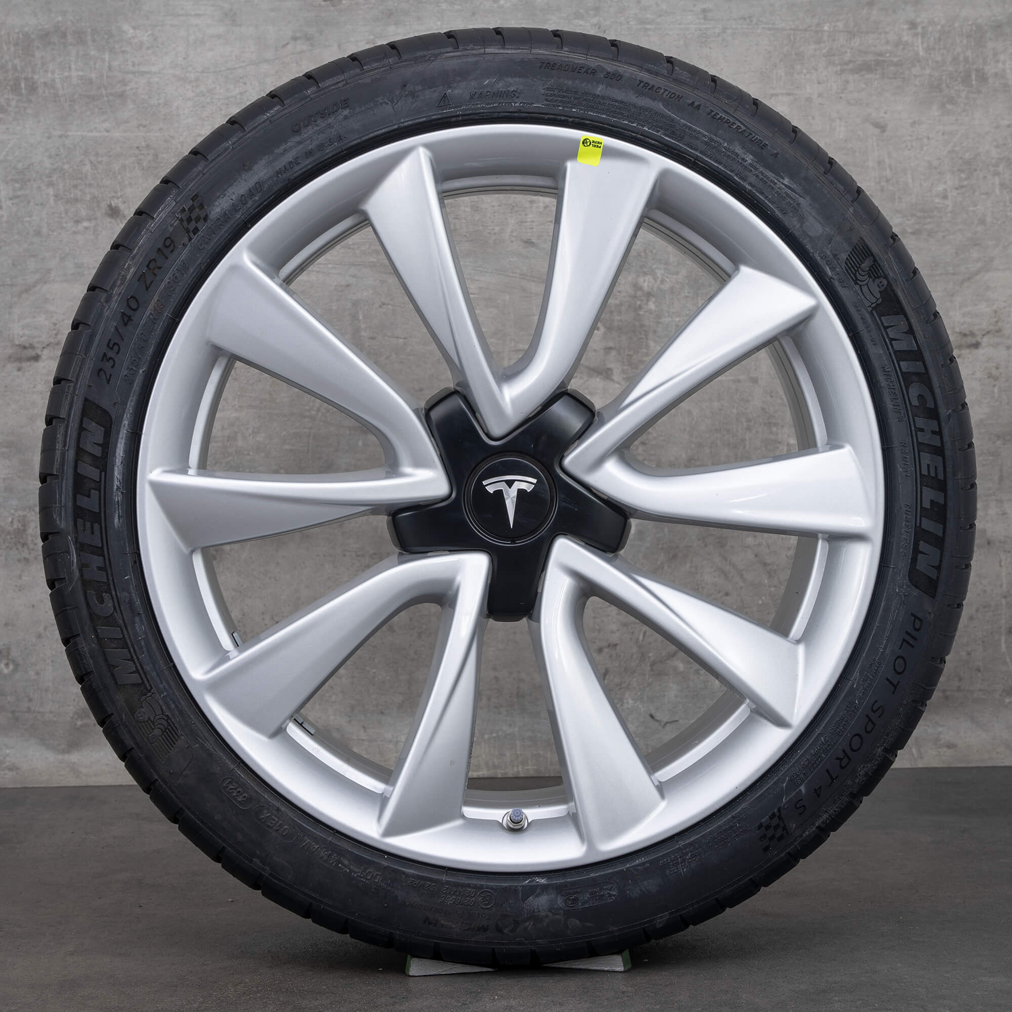 Tesla Model 3 Performance letni kola 19 palcové pneumatiky ráfky 1044224-00-B