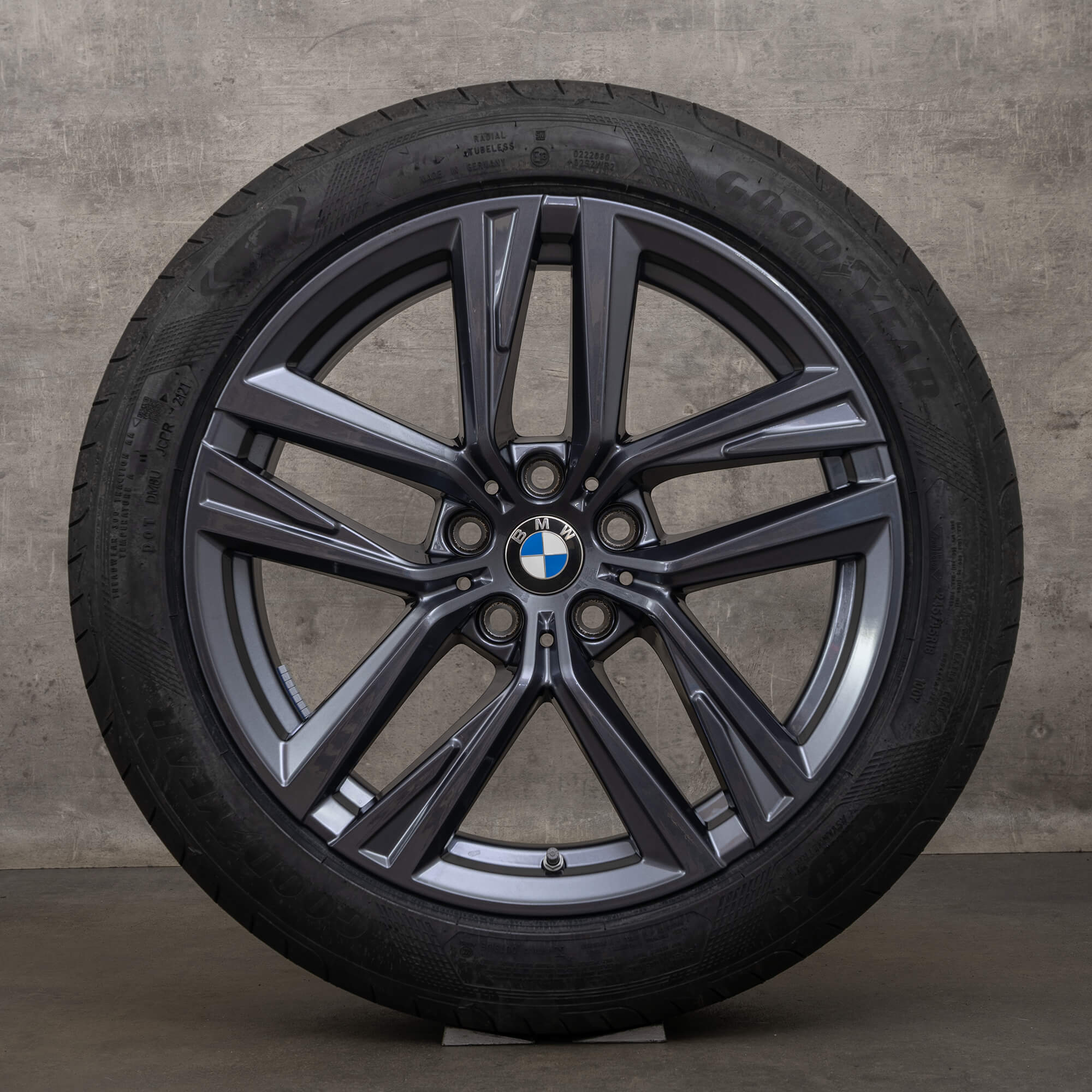 Pneus de verão originais BMW i4 Série 4 G26 18 polegadas, jantes 853 orbit cinza 6896768