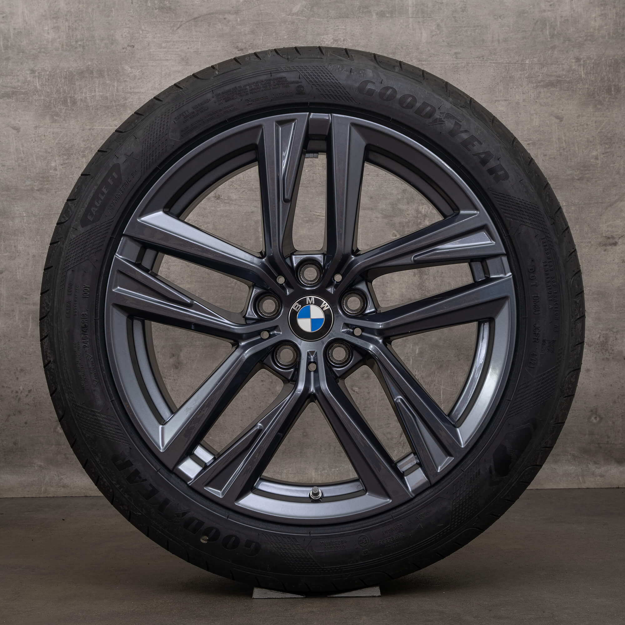 Originální BMW i4 řady 4 G26 18 palcové letni pneumatiky ráfky 853 orbit šedé 6896768