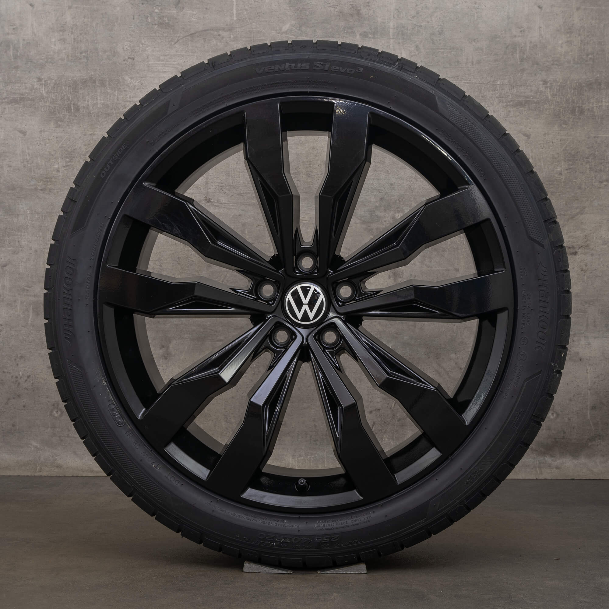 VW Tiguan 2 II 5NA 5N Llantas de verano 20 pulgadas Neumáticos Suzuka 5NA601025G pintado negro