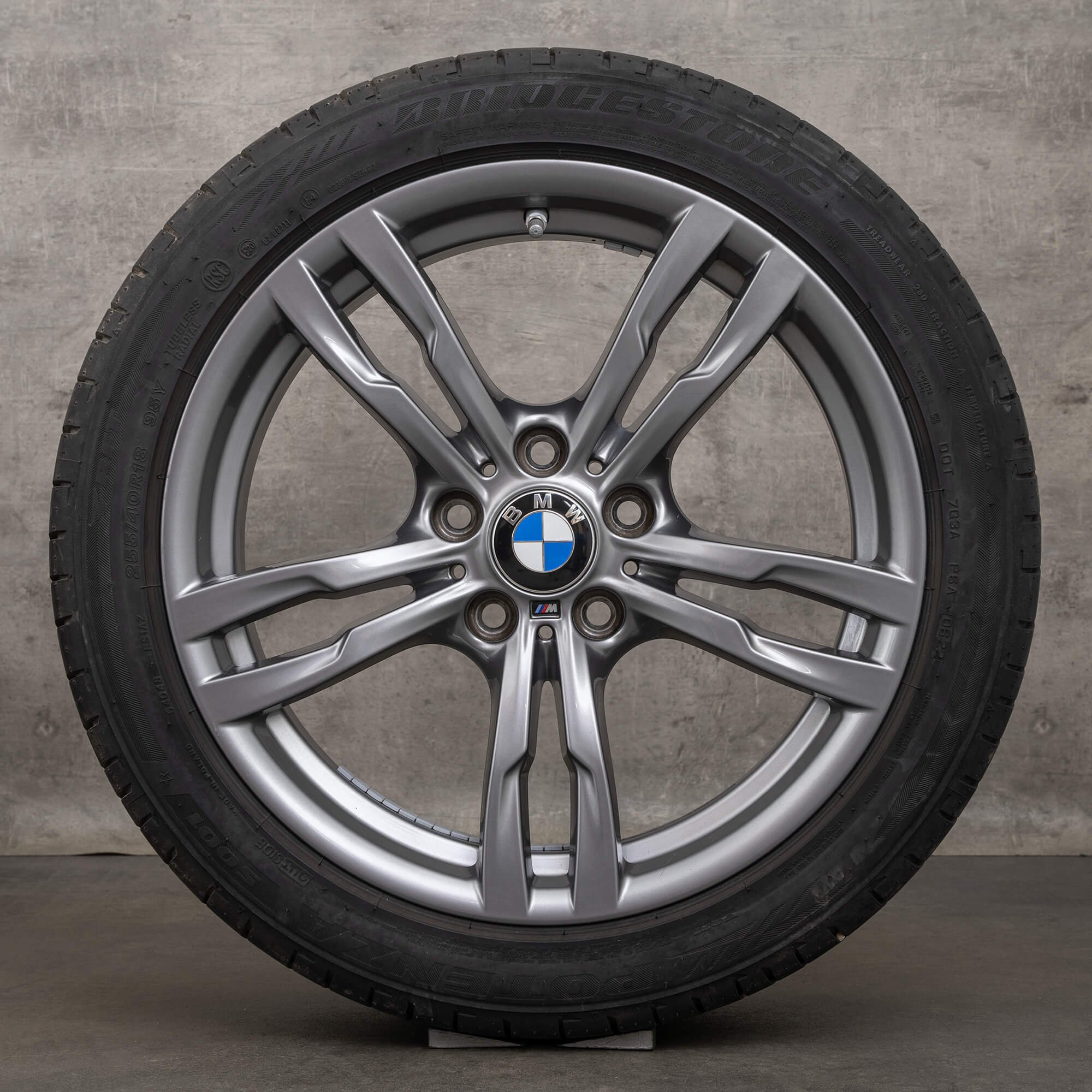 BMW 18 tums fälgar 3 serie F30 F31 4 F32 F33 F36 M441 sommardäck sommarhjul