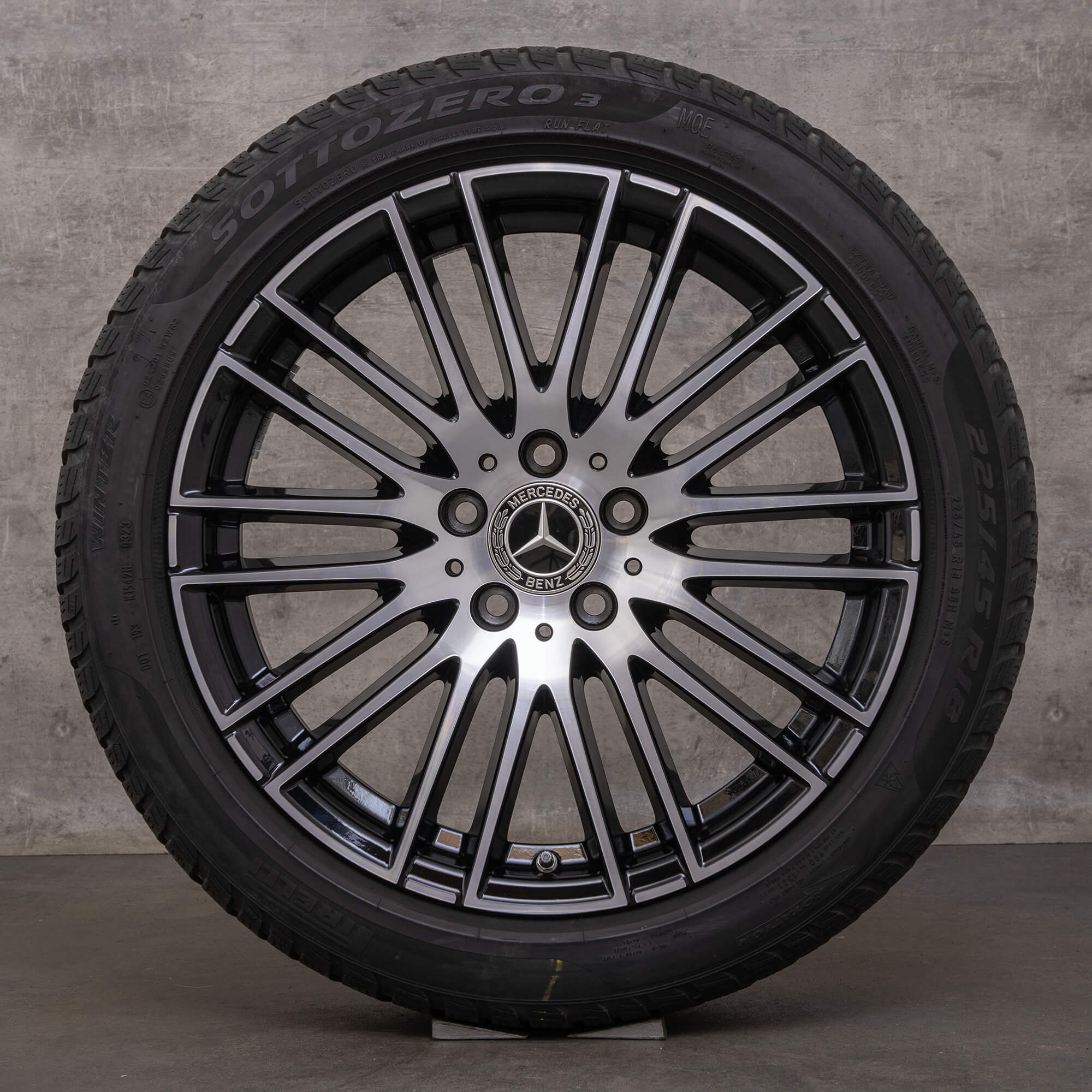 Originele Mercedes Benz C-Klasse winterwielen 18 inch W206 S206 velgen A2064014900 DOT 23 zwart gepolijst