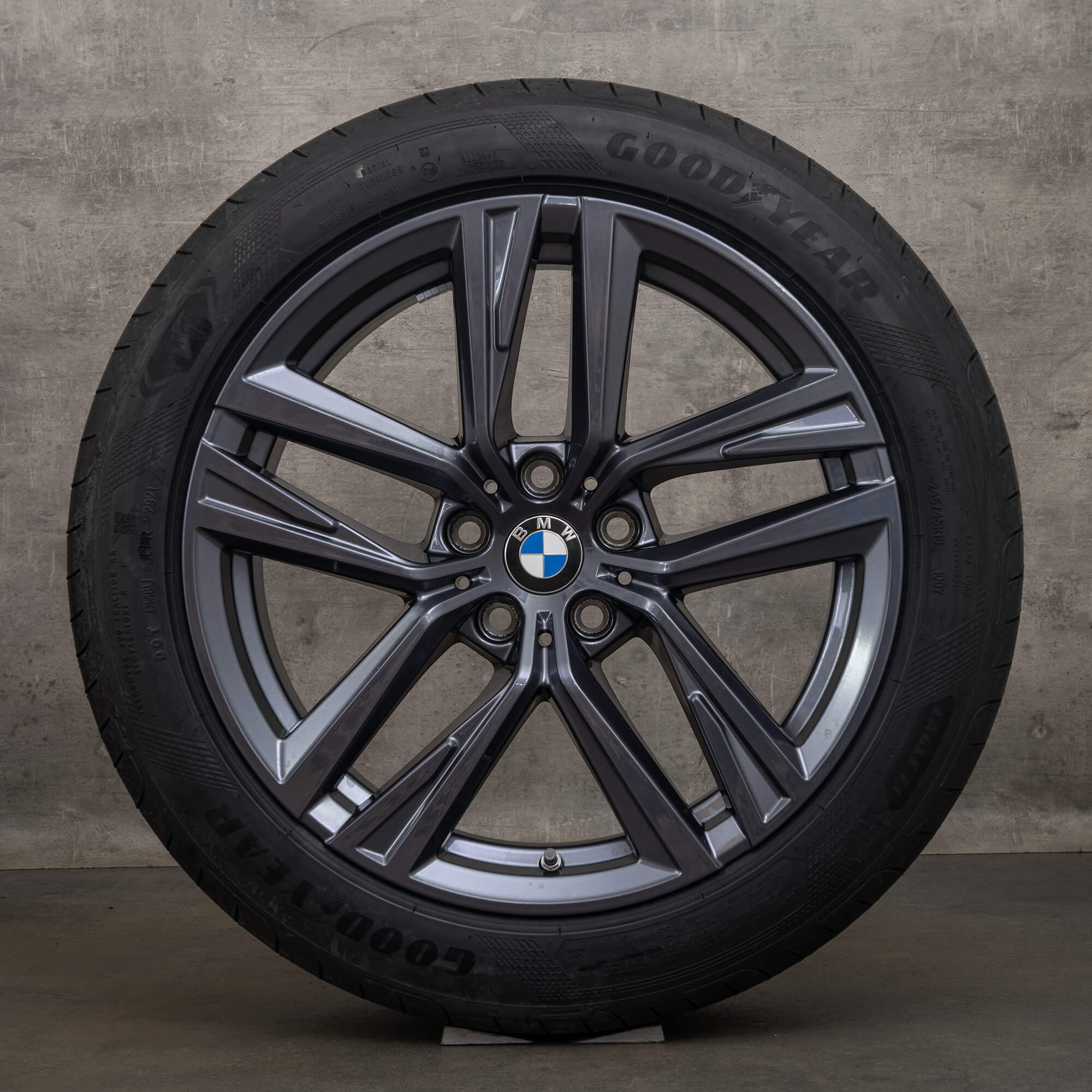 Originální BMW i4 řady 4 G26 18 palcové letni pneumatiky ráfky 853 orbit šedé 6896768