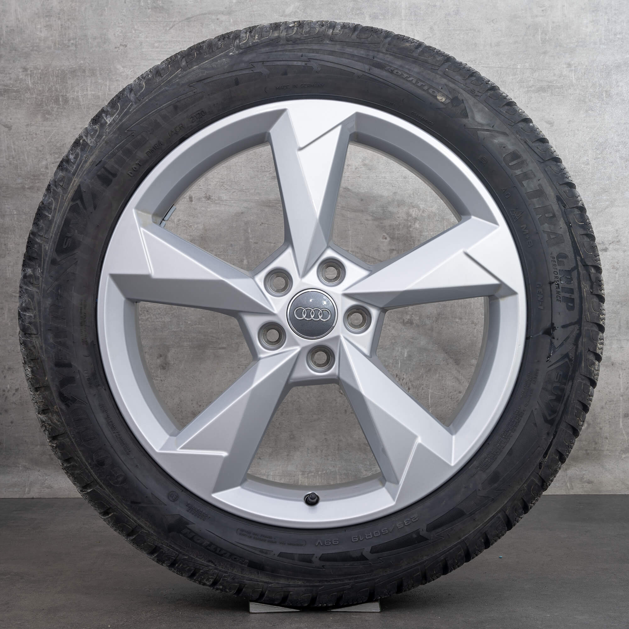 Audi 19 inch Q3 II F3 jante anvelope iarna roti Dynamic 83A601025N