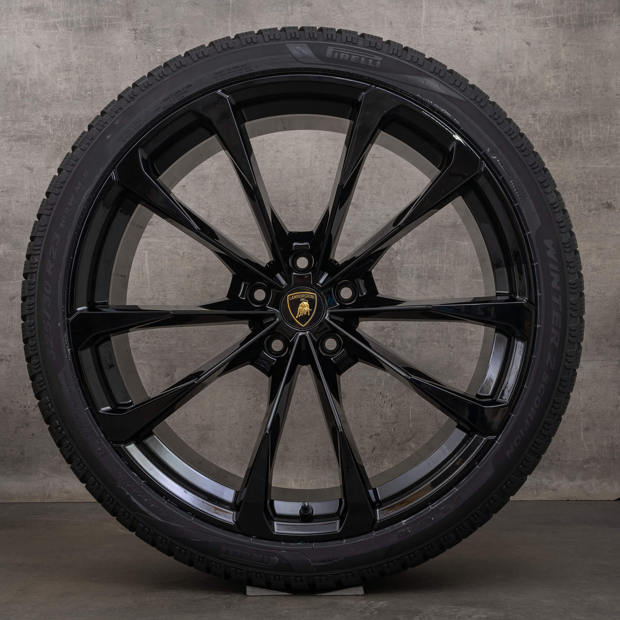 Lamborghini Urus 23 inch jante anvelope iarna roti aluminiu negre