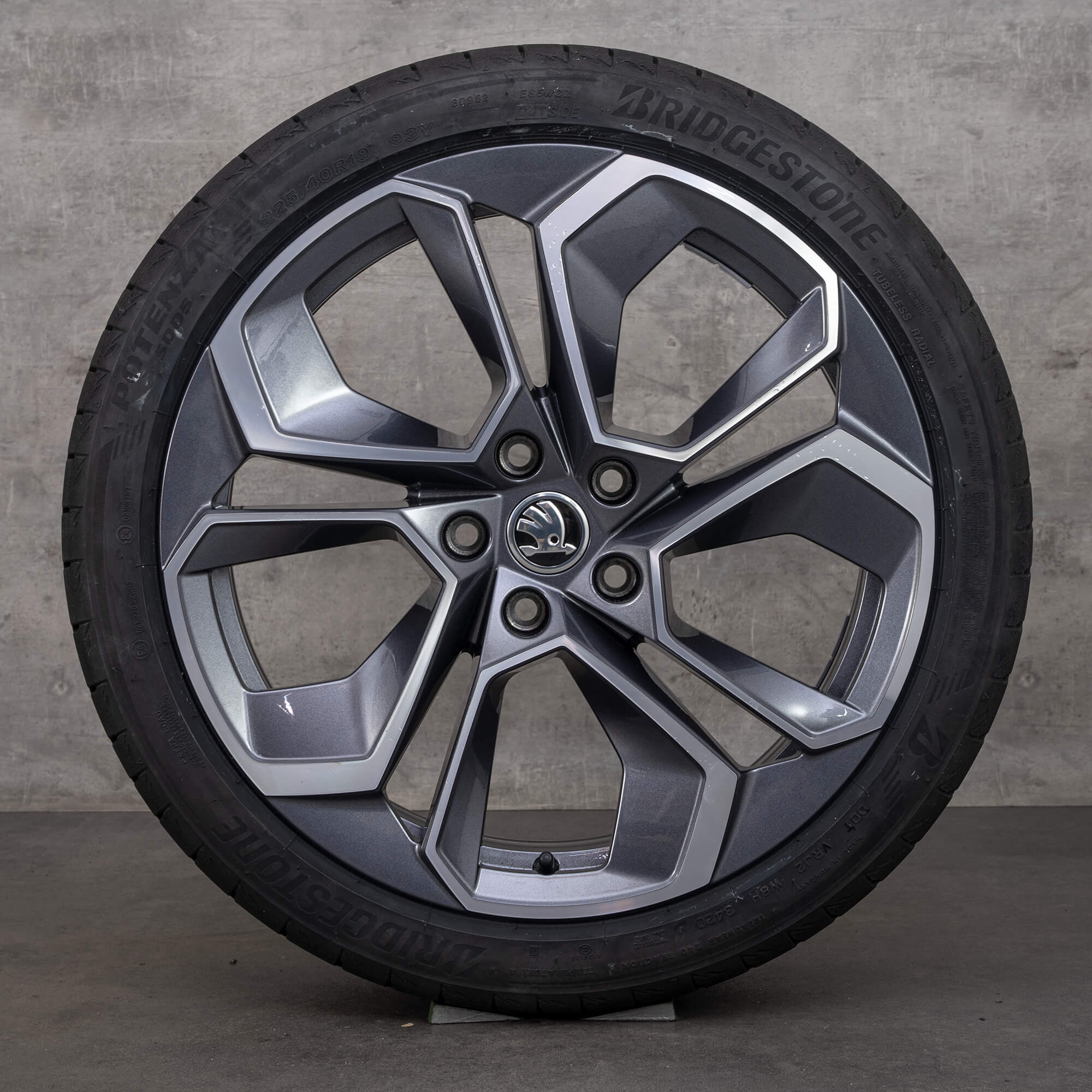 Skoda Octavia IV 19 inch velgen Altair zomerbanden zomervelgen 5E3601025S