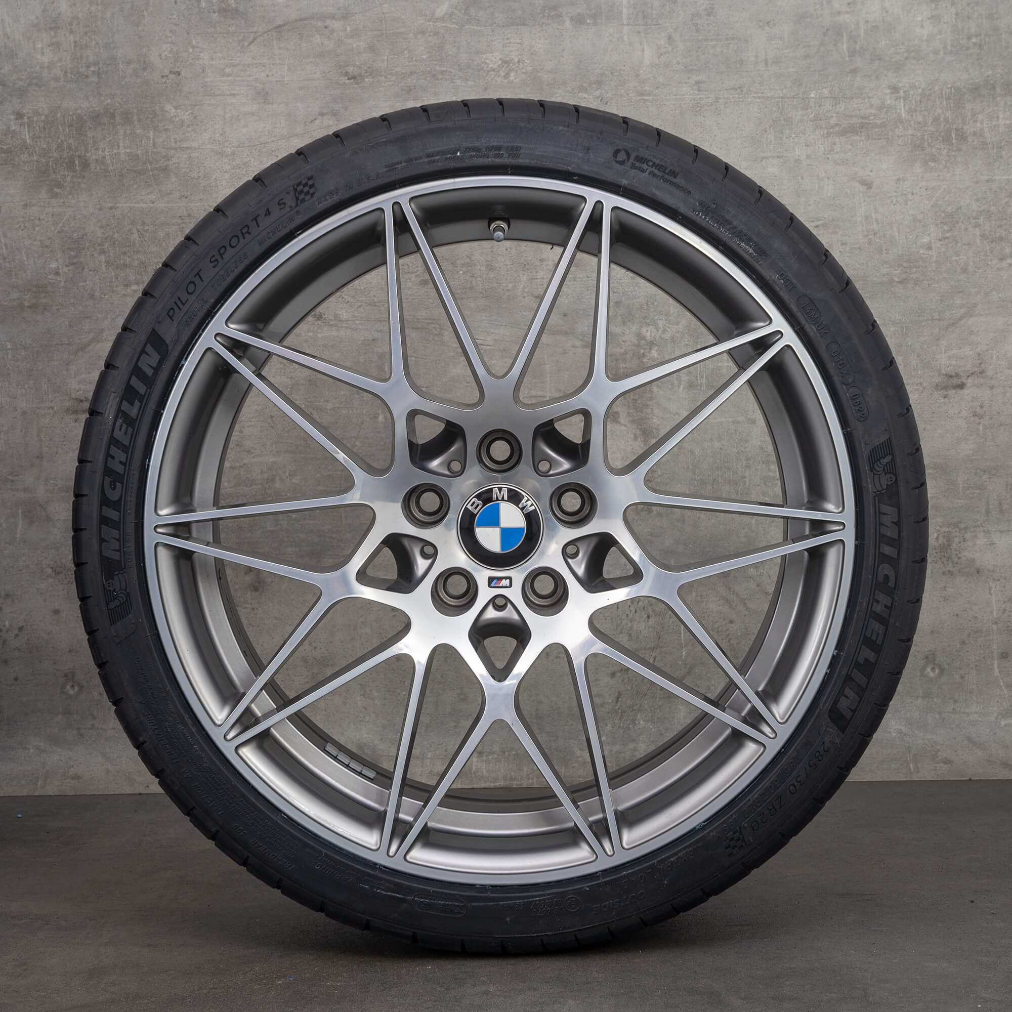 BMW 20 tums fälgar M3 F80 M4 F82 F83 sommarhjul sommardäck M666