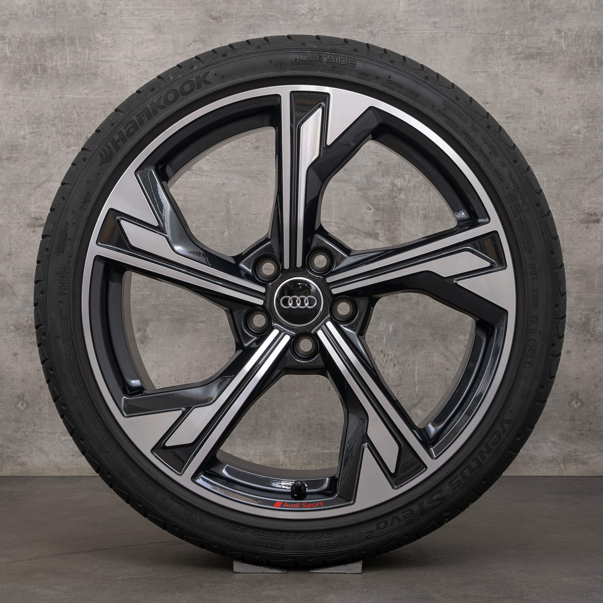 Audi A4 S4 B9 sommarhjul sommardäck 19 tums aluminiumfälgar 8W0601025EM