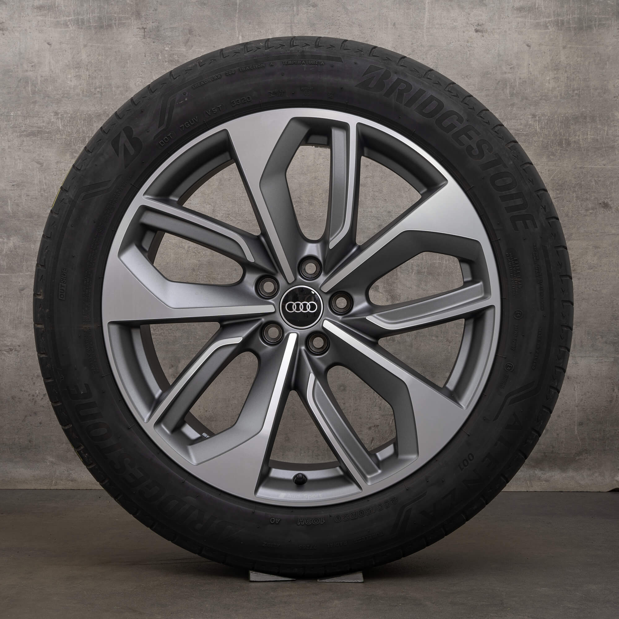 Originele Audi e-tron GE Sportback 20 inch velgen zomerbanden 4KE601025 titanium mat gepolijst