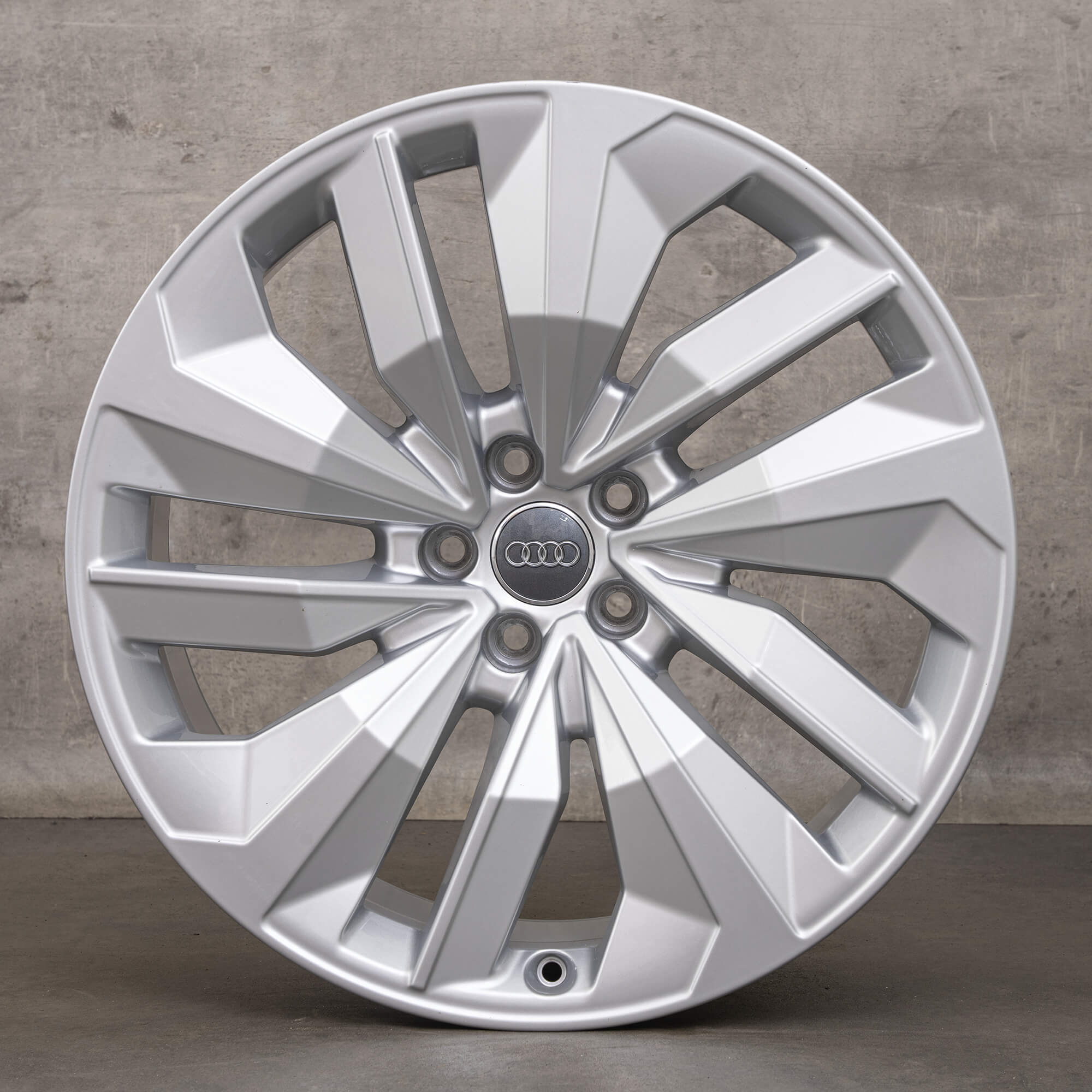 Original Audi Q8 e-tron GE Sportback 20 inch rims 4KE601025N silver