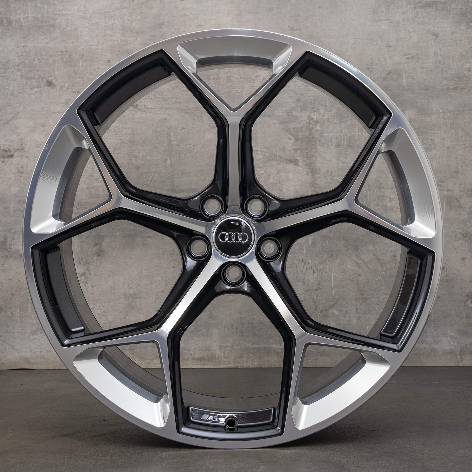 Audi RS6 RS7 4K C8 22 tums fälgar honeycomb design 4K0601025BM NYTT