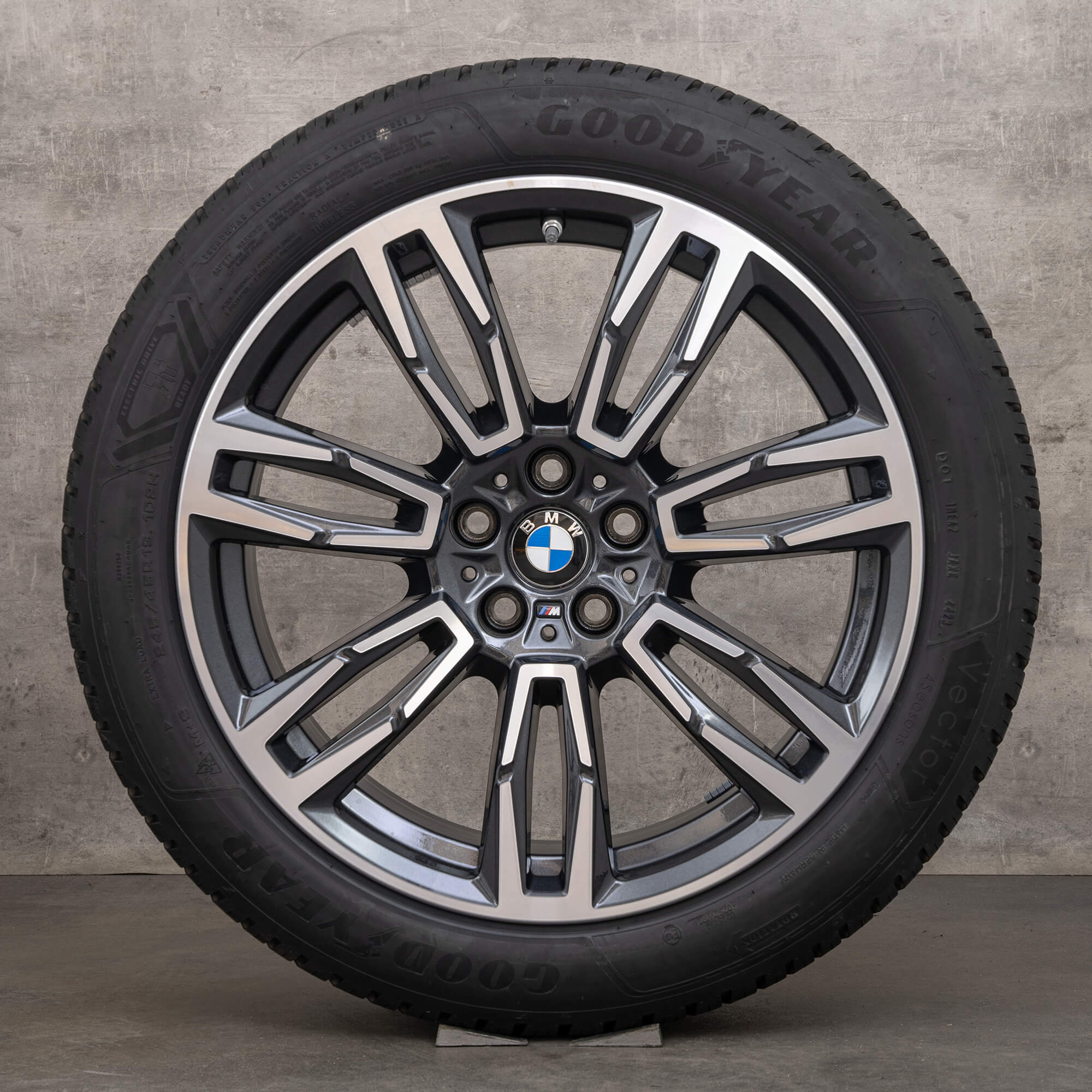 BMW 5 Series G60 G61 i5 all-weather wheels 19 inch rims tires 825 M 5A324E0