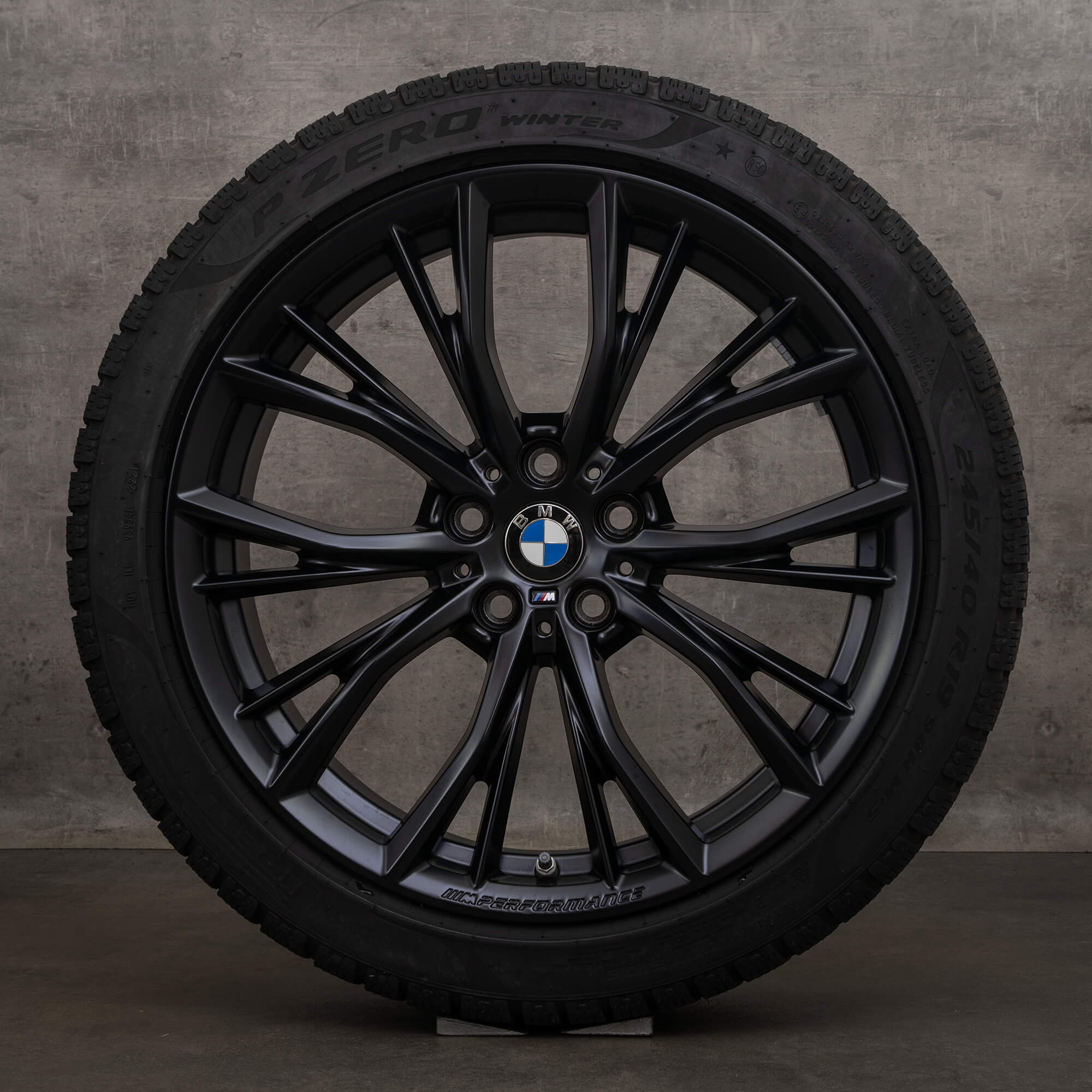 Originální zimni alu kola BMW řady 5 8 19" G30 G31 G14 G15 G16 styl ráfků 786 M 6885455 matná černá