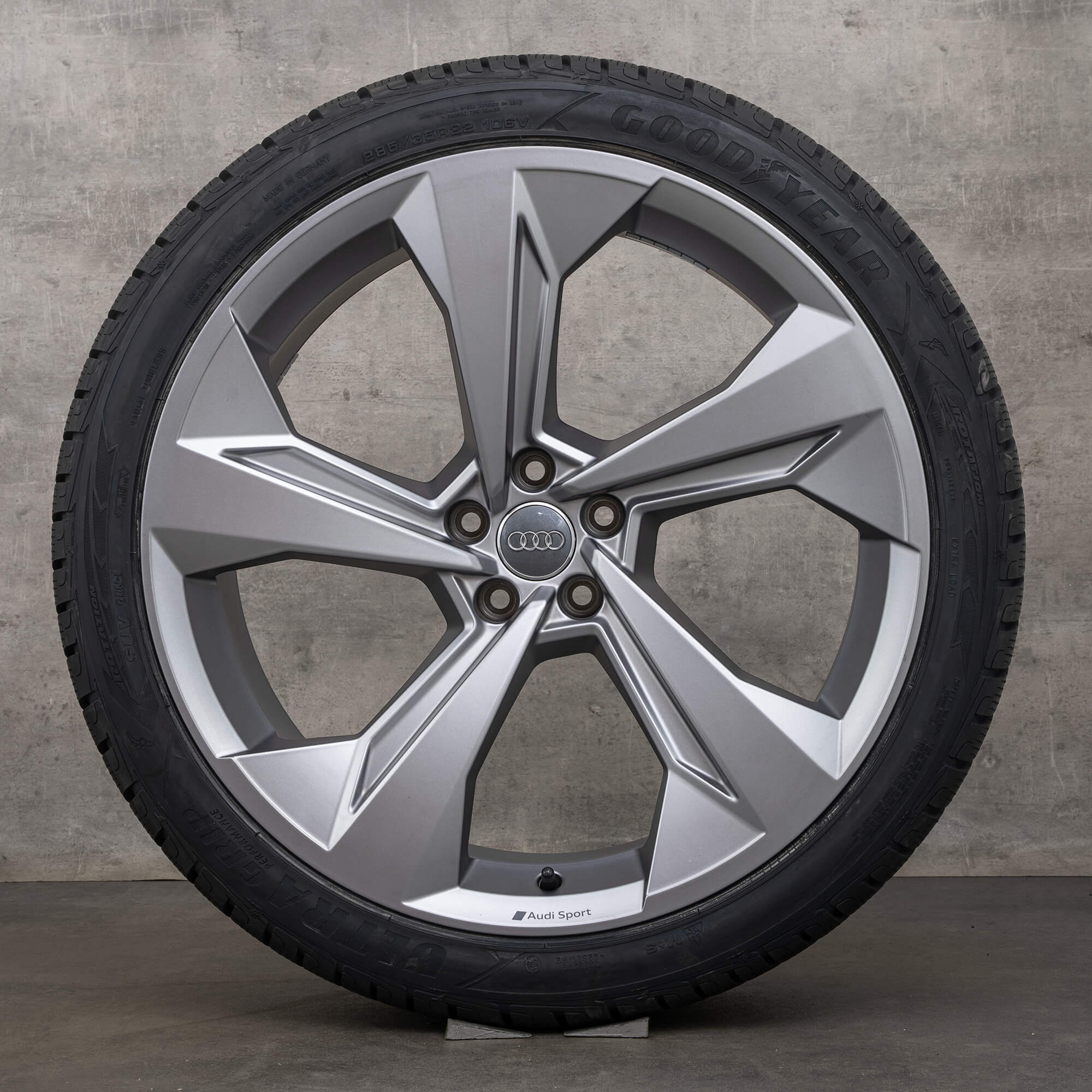 Audi Q7 SQ7 OEM winter wheels tires 22 inch rims 4M Edge 4M0601025CD