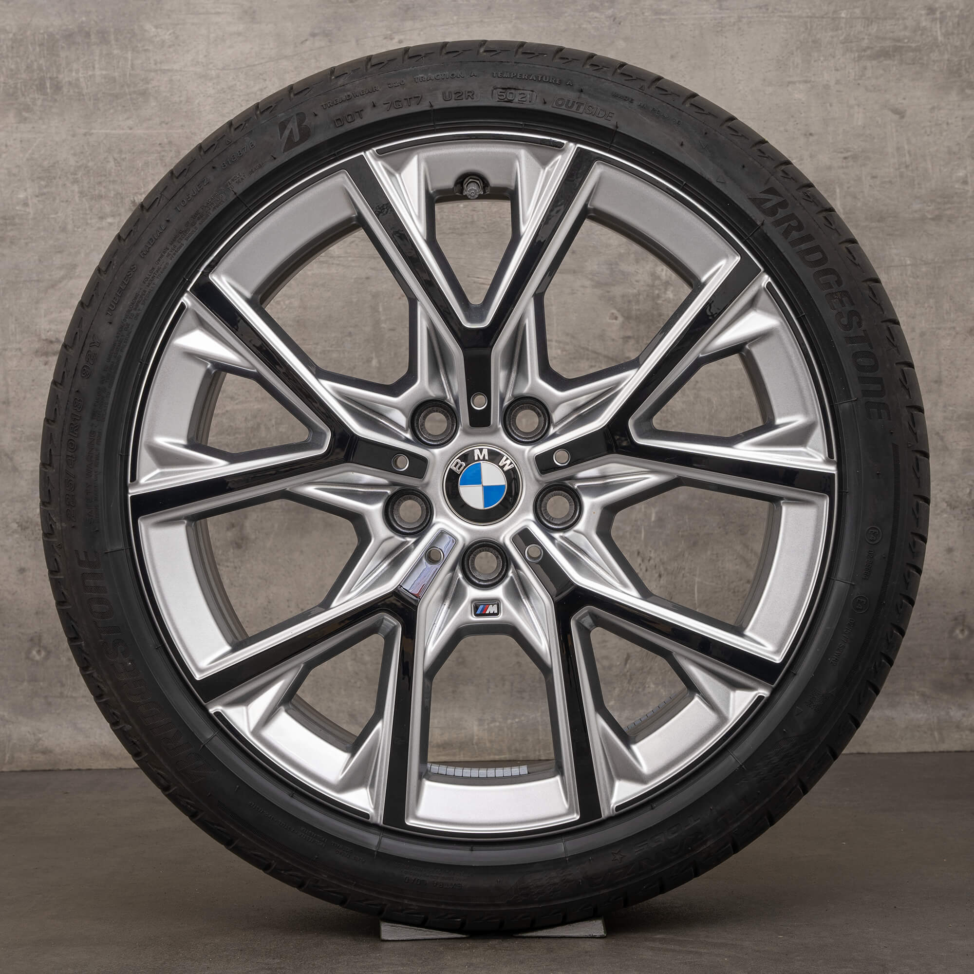 Originele BMW 1 Serie F40 2 F44 18 inch zomerbanden 8092355 553 M zilver zwart