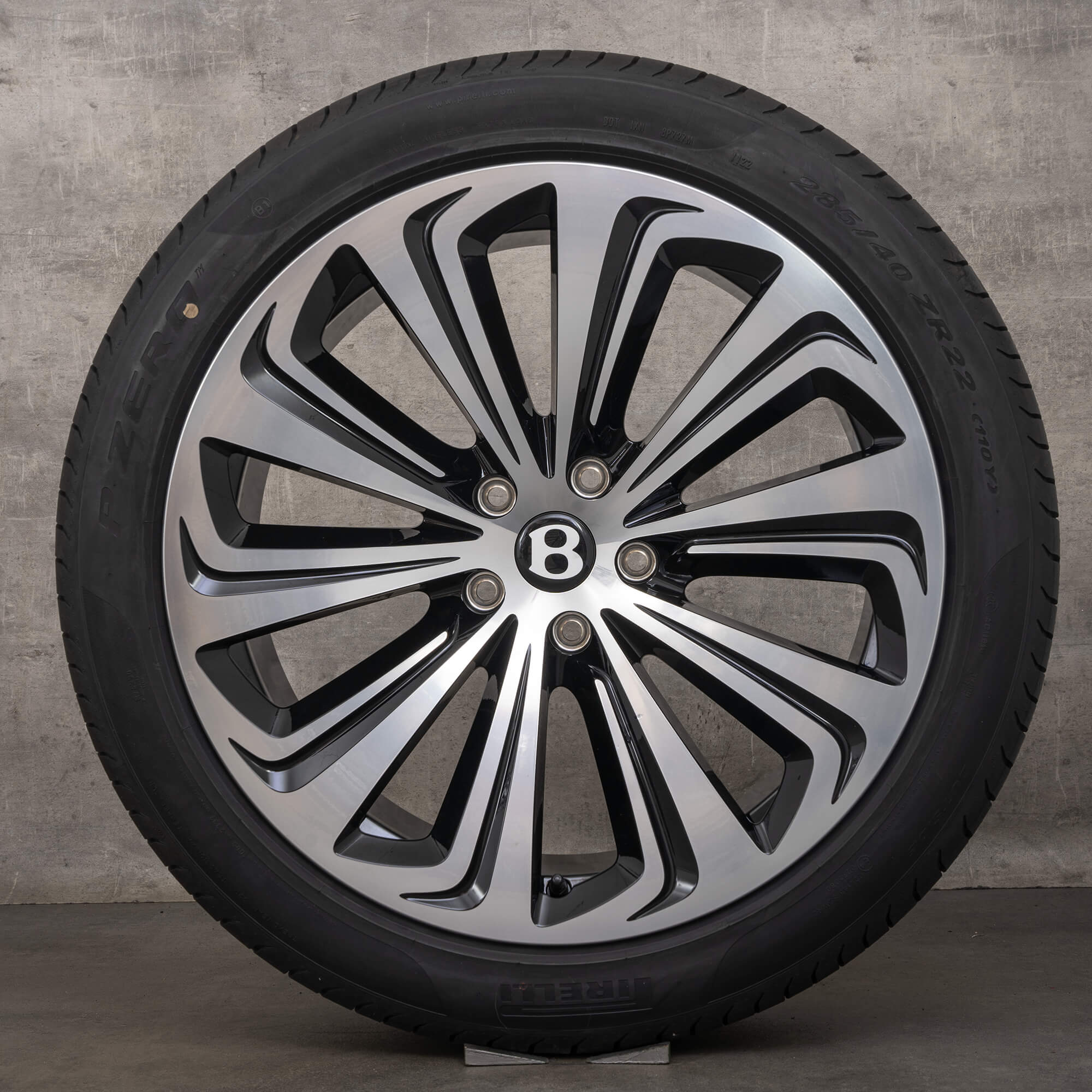 Originální Bentley Bentayga 22 palcové zimni pneumatiky ráfky 36A601025S černé