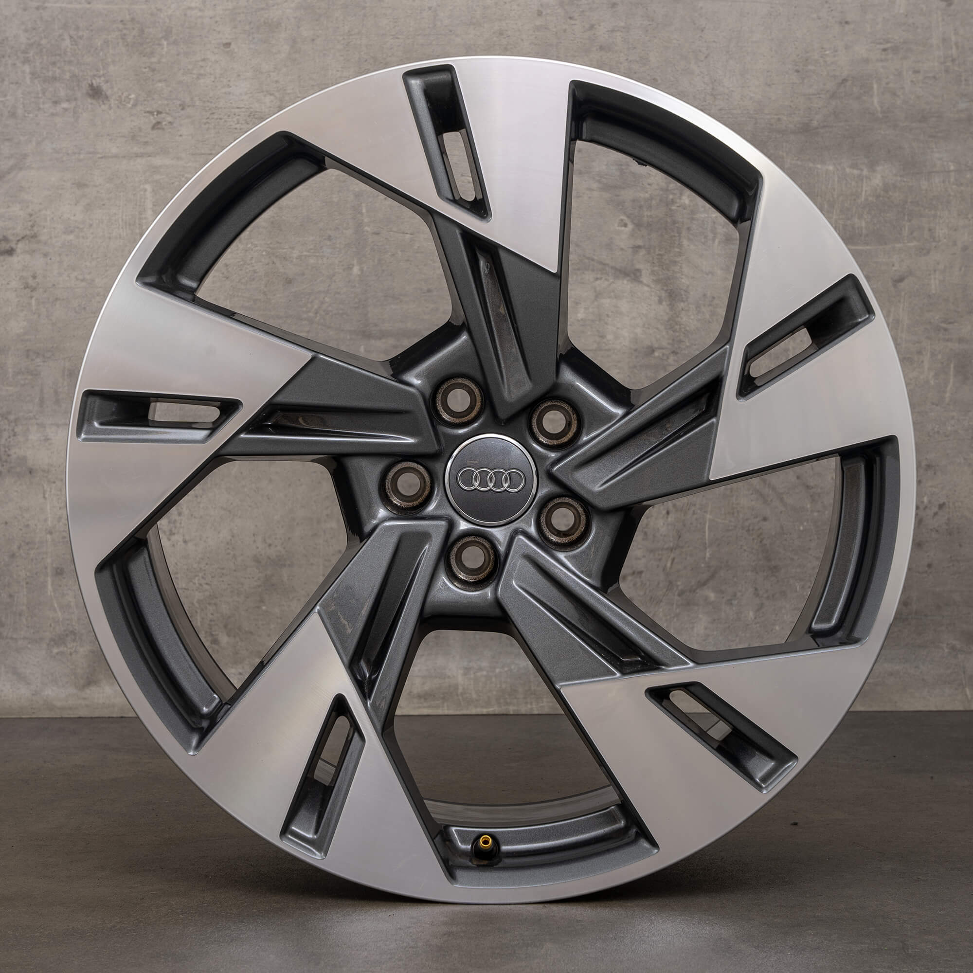Cerchi Audi da 20 pollici Q8 e-tron Cerchi in alluminio GE 4KE601025T Design