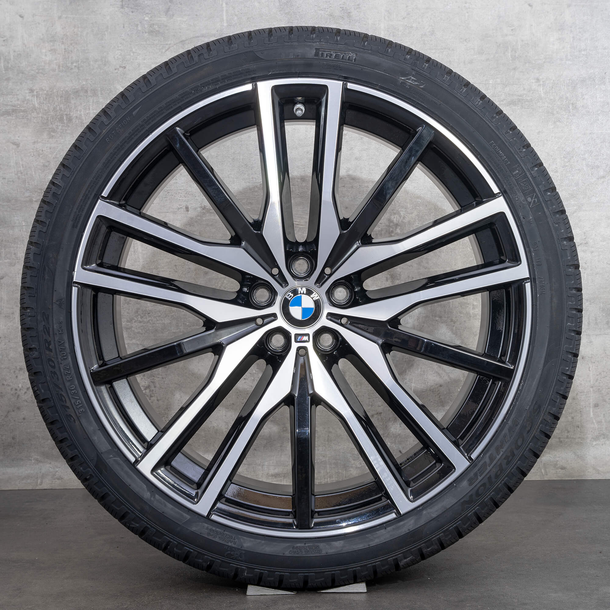 BMW 22 tommers felger X5 G05 X6 G06 alloysfelger vinterdekk vinterhjul M742