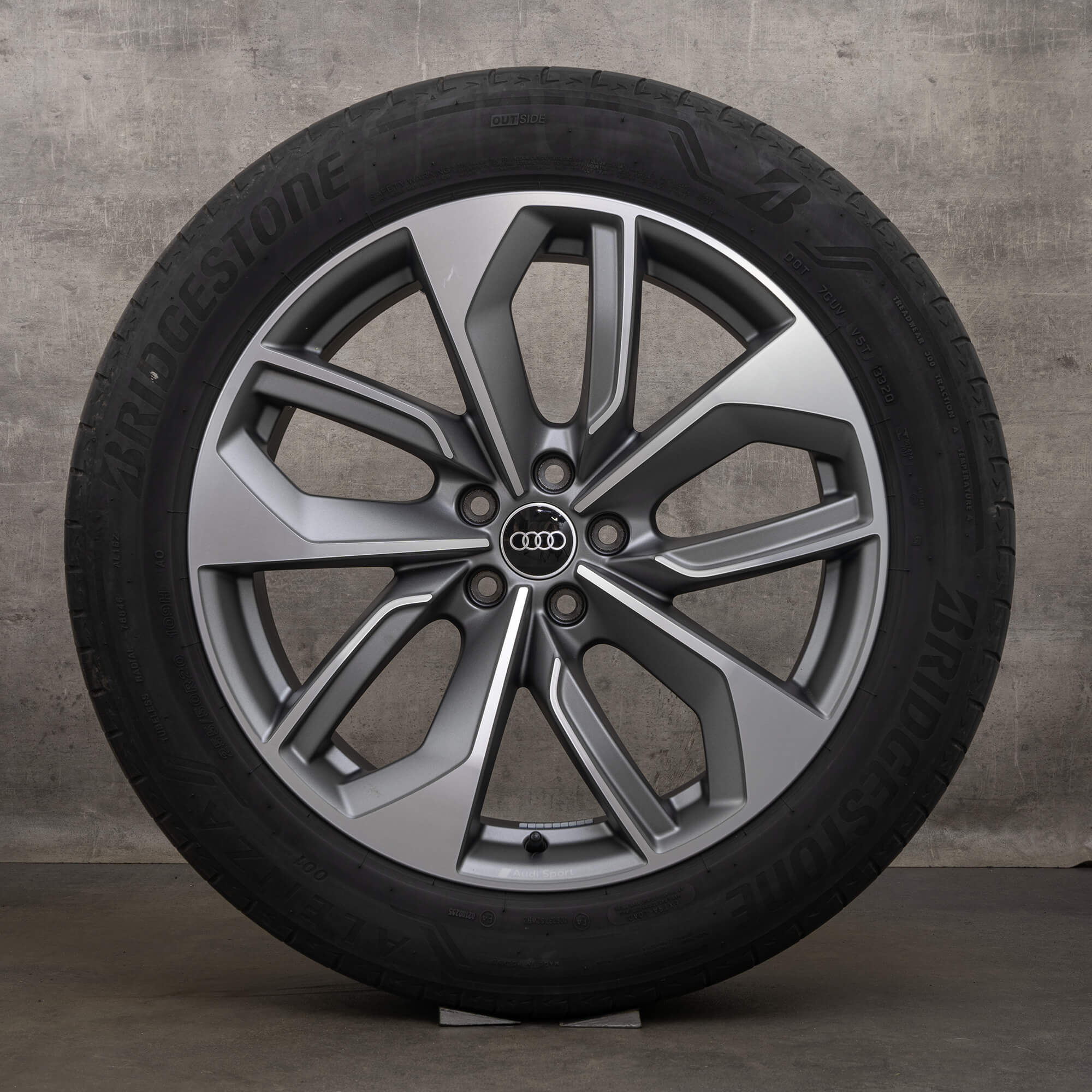 OEM Audi e-tron GE Sportback 20 inch rims winter tires 4KE601025 titanium matt high-sheen