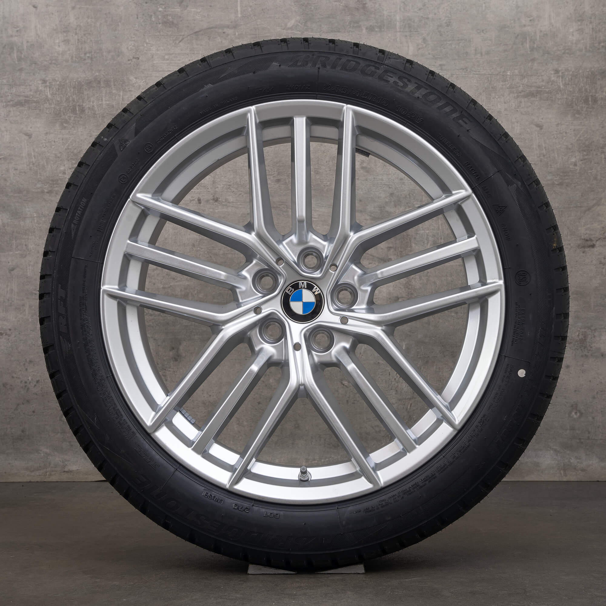 Originální zimni alu kola BMW řady 5 i5 19 palcové ráfky G60 G61 styl 933 5A324D6 stříbrná NOVINKA