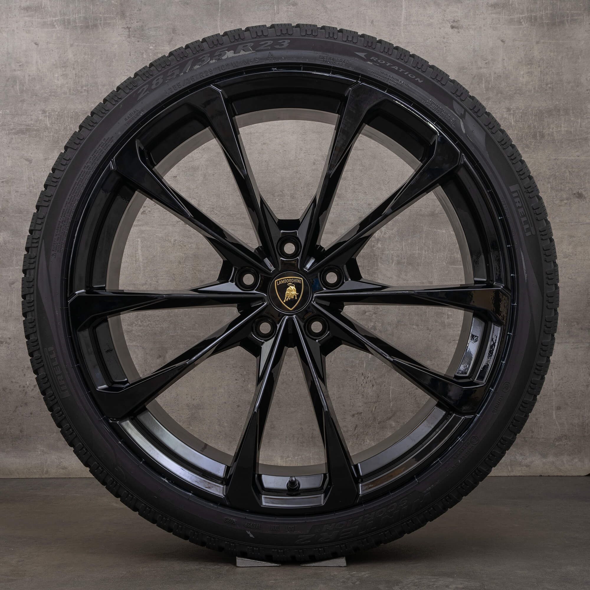 Lamborghini Urus 23 inch jante anvelope iarna roti aluminiu negre