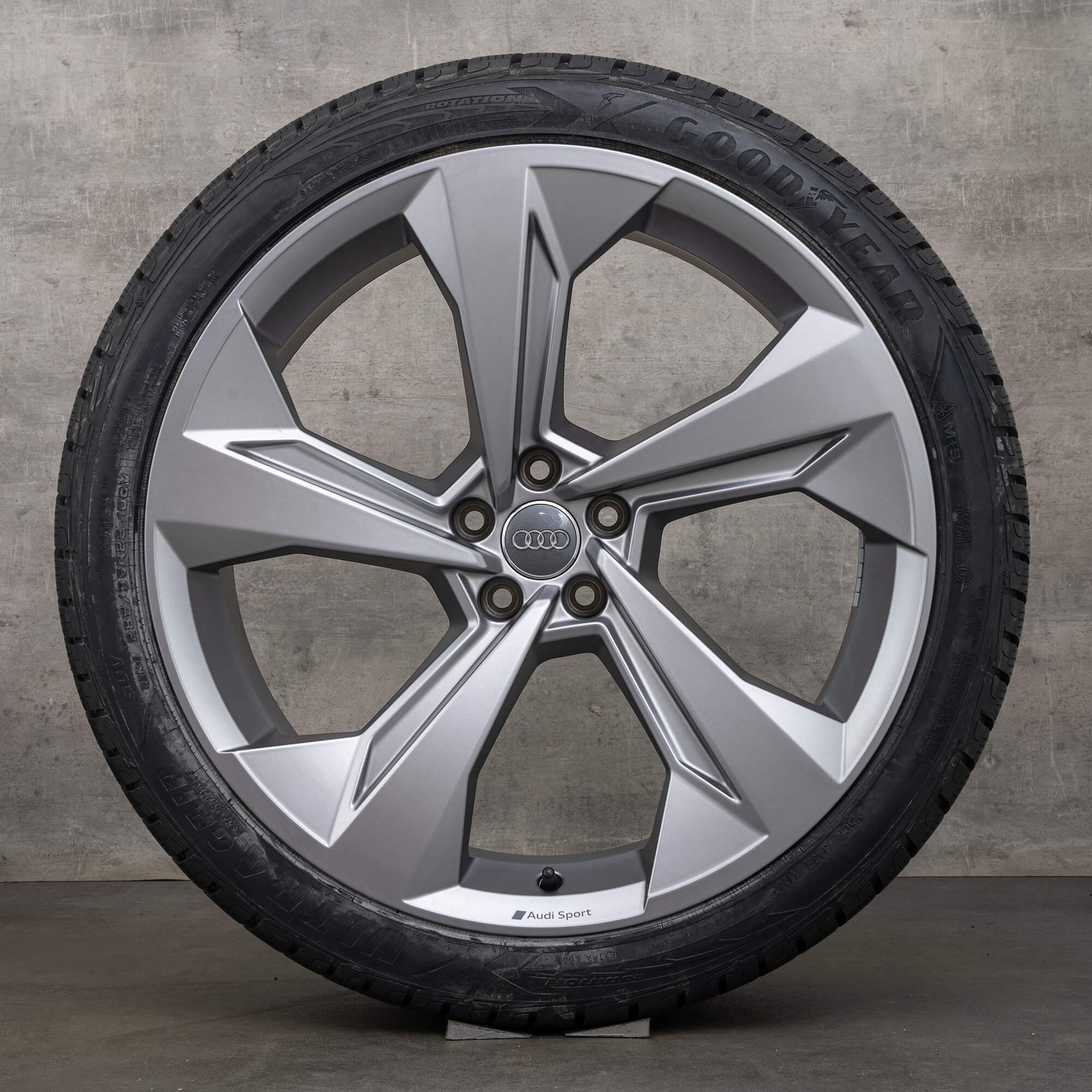 Audi Q7 SQ7 OEM winter wheels tires 22 inch rims 4M Edge 4M0601025CD