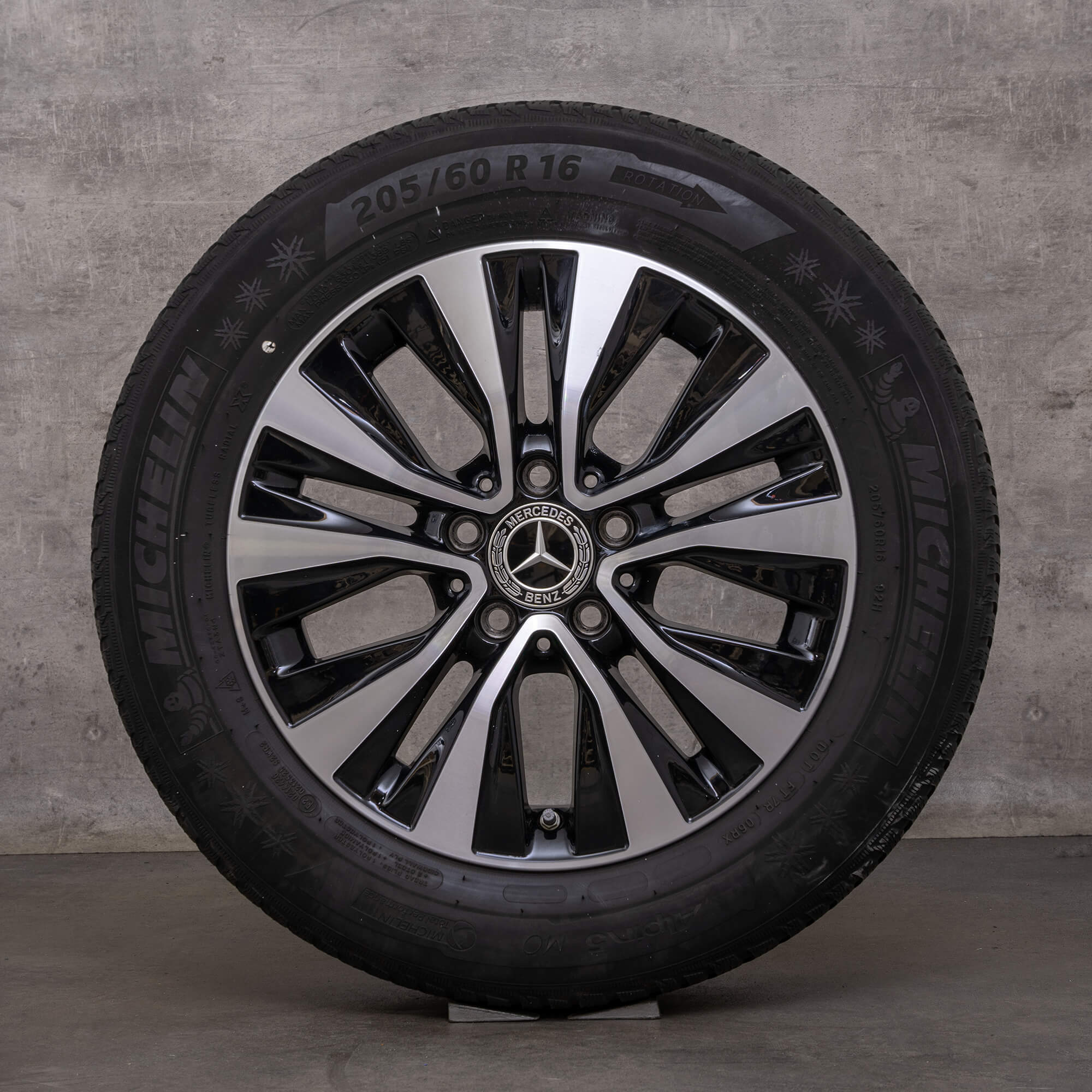 Originální zimni alu kola Mercedes Benz třídy A B CLA 16" W177 V177 W247 X118 C118 disky A1774010000 černé lesklé soustružené