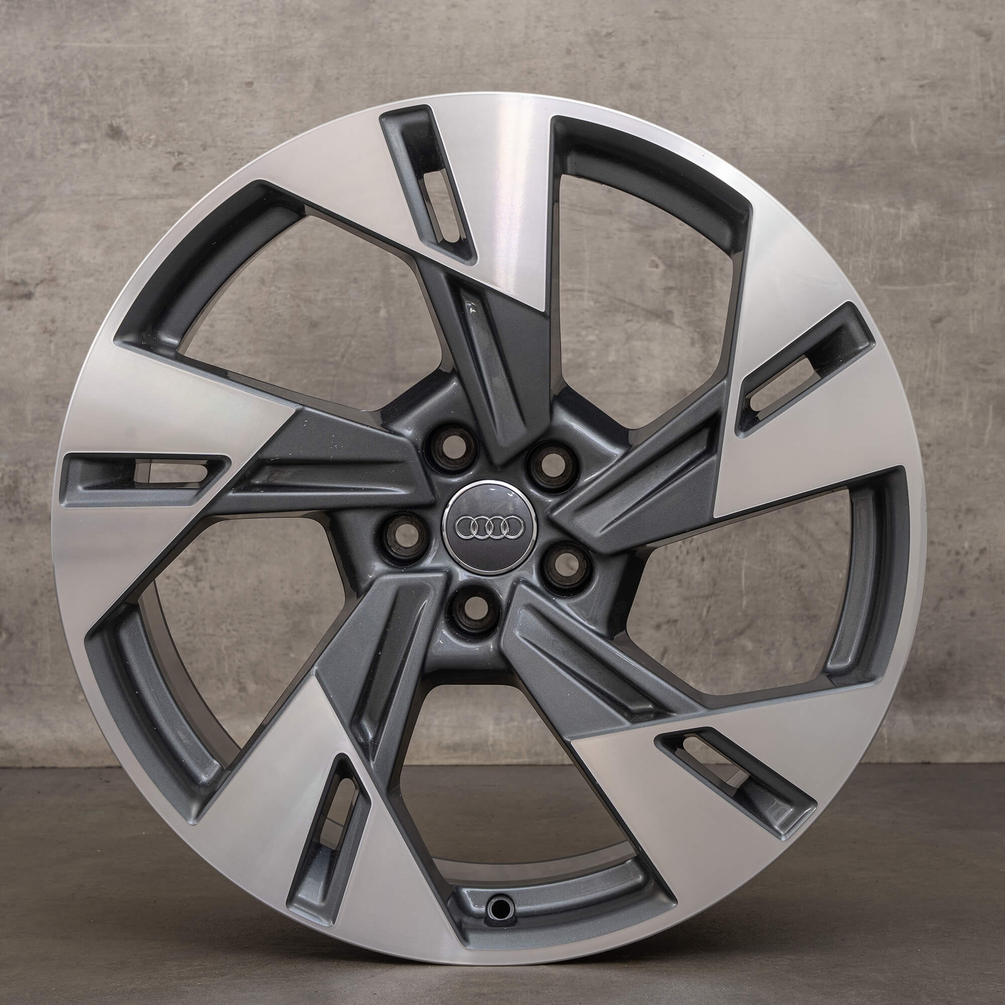 Original Audi e tron GE Q8 20 inch rims dynamic 4KE601025T anthracite