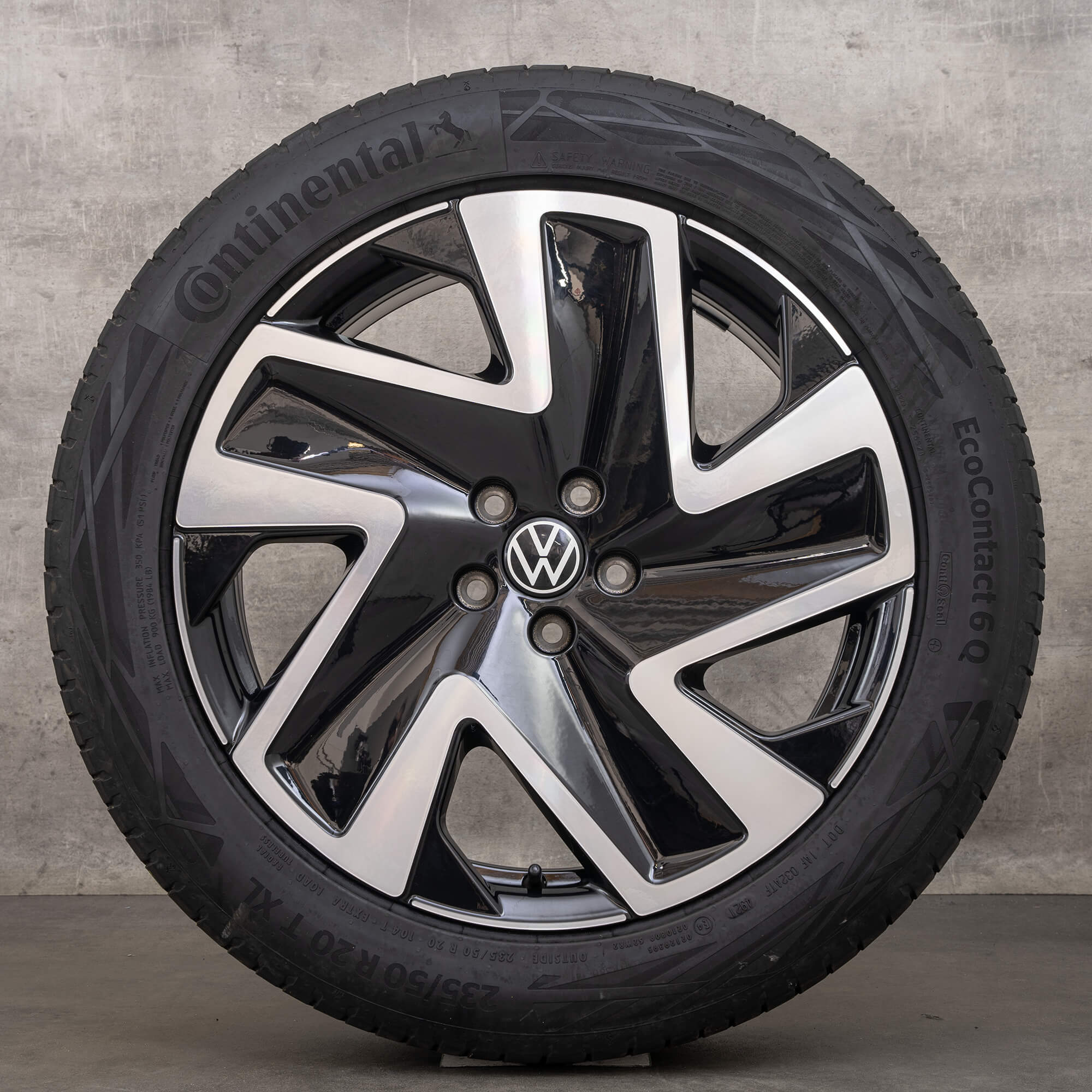 VW-ID. Buzz zomerwielen 20 inch velgen zomerbanden zwart hoogglans Solna