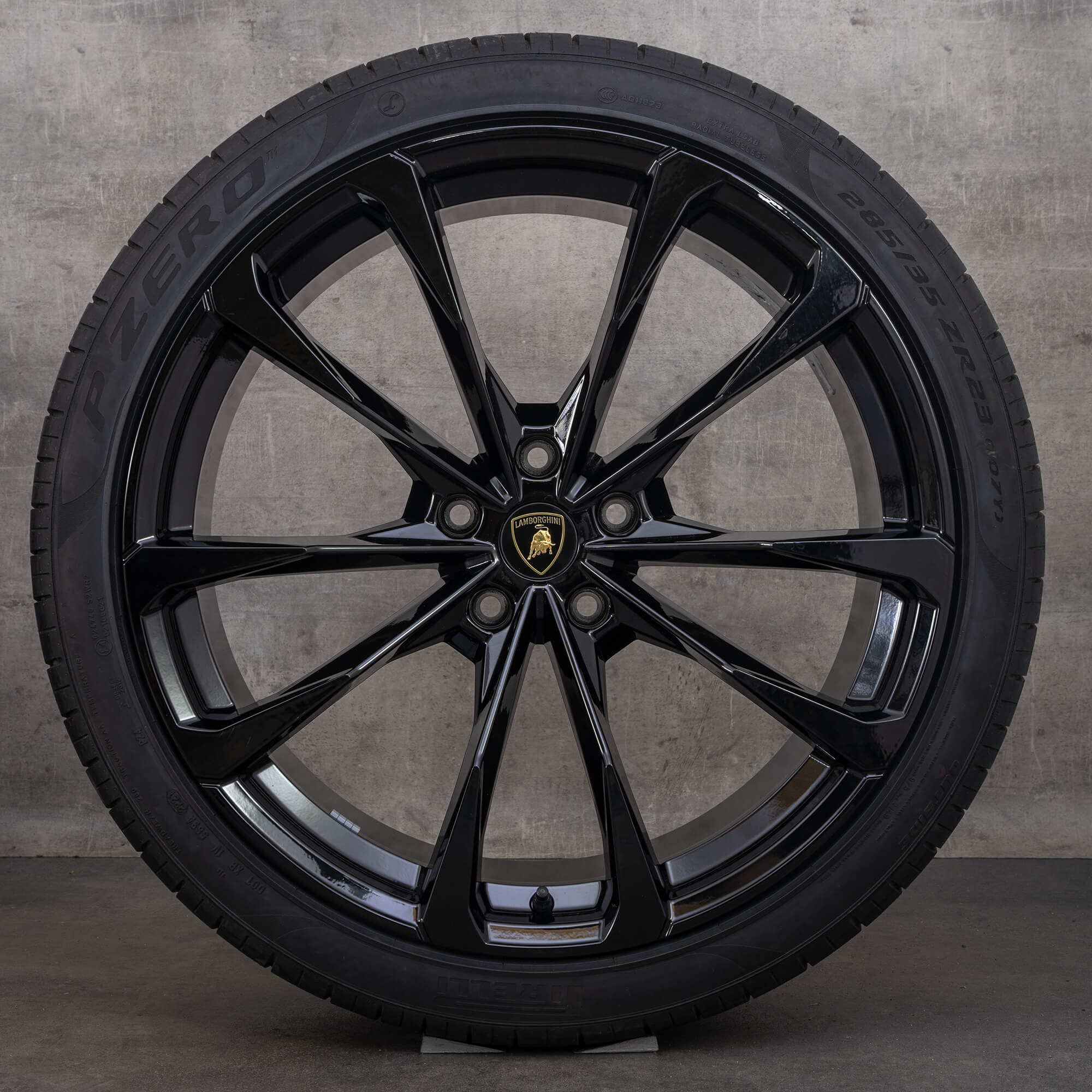 Lamborghini Urus 23 inch velgen zomerbanden zomervelgen alloy velgen