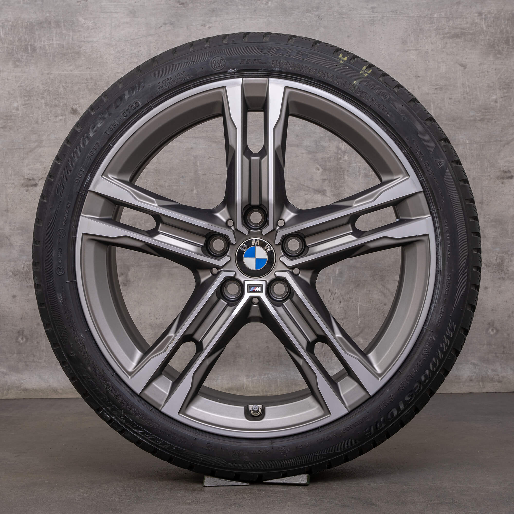 Originele BMW 1 serie 2 winterwielen 18 inch F40 F44 Gran Coupé velgen styling 556 M 8053524 ceriumgrijs mat polijstglas voor