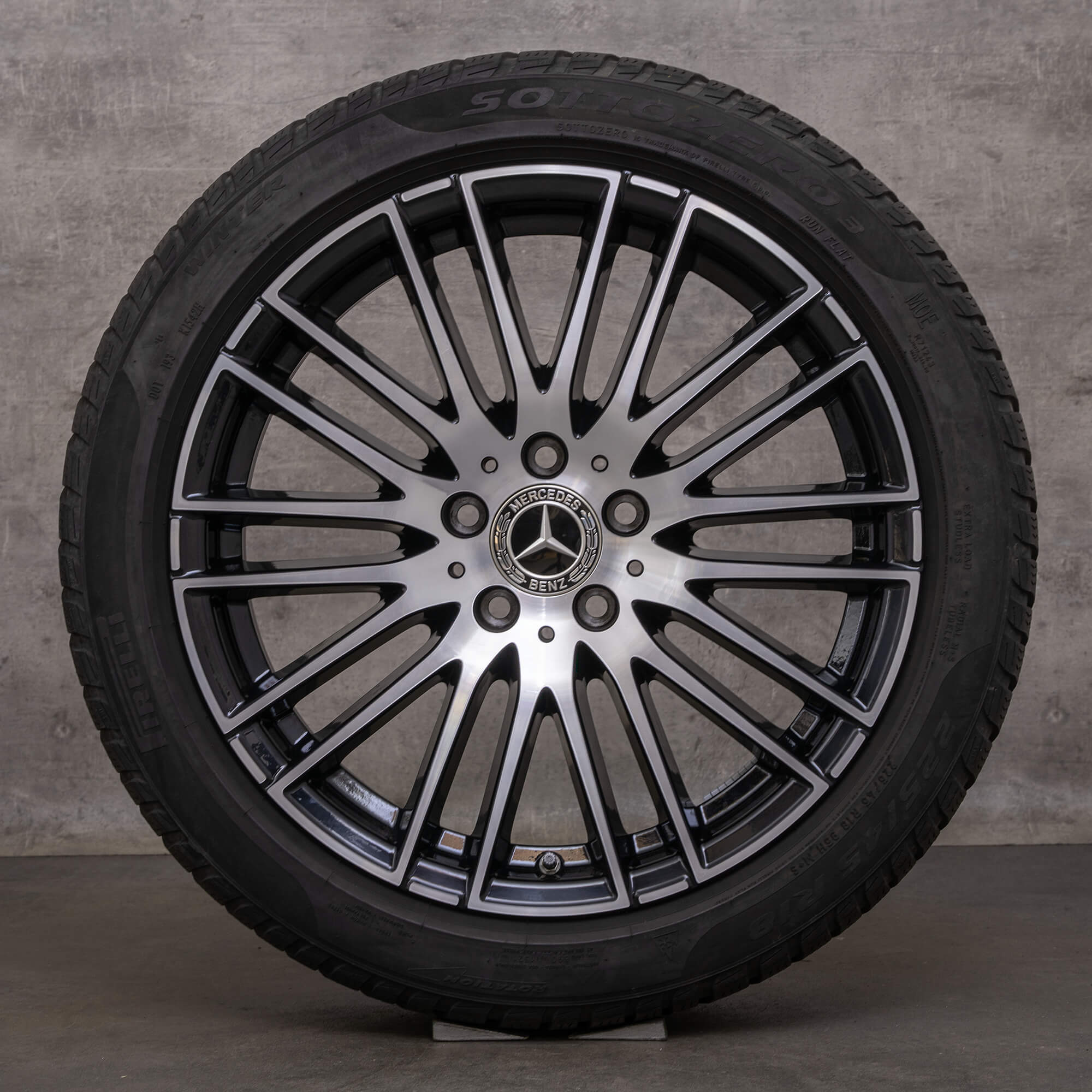 Originele Mercedes Benz C-Klasse winterwielen 18 inch W206 S206 velgen A2064014900 DOT 23 zwart gepolijst