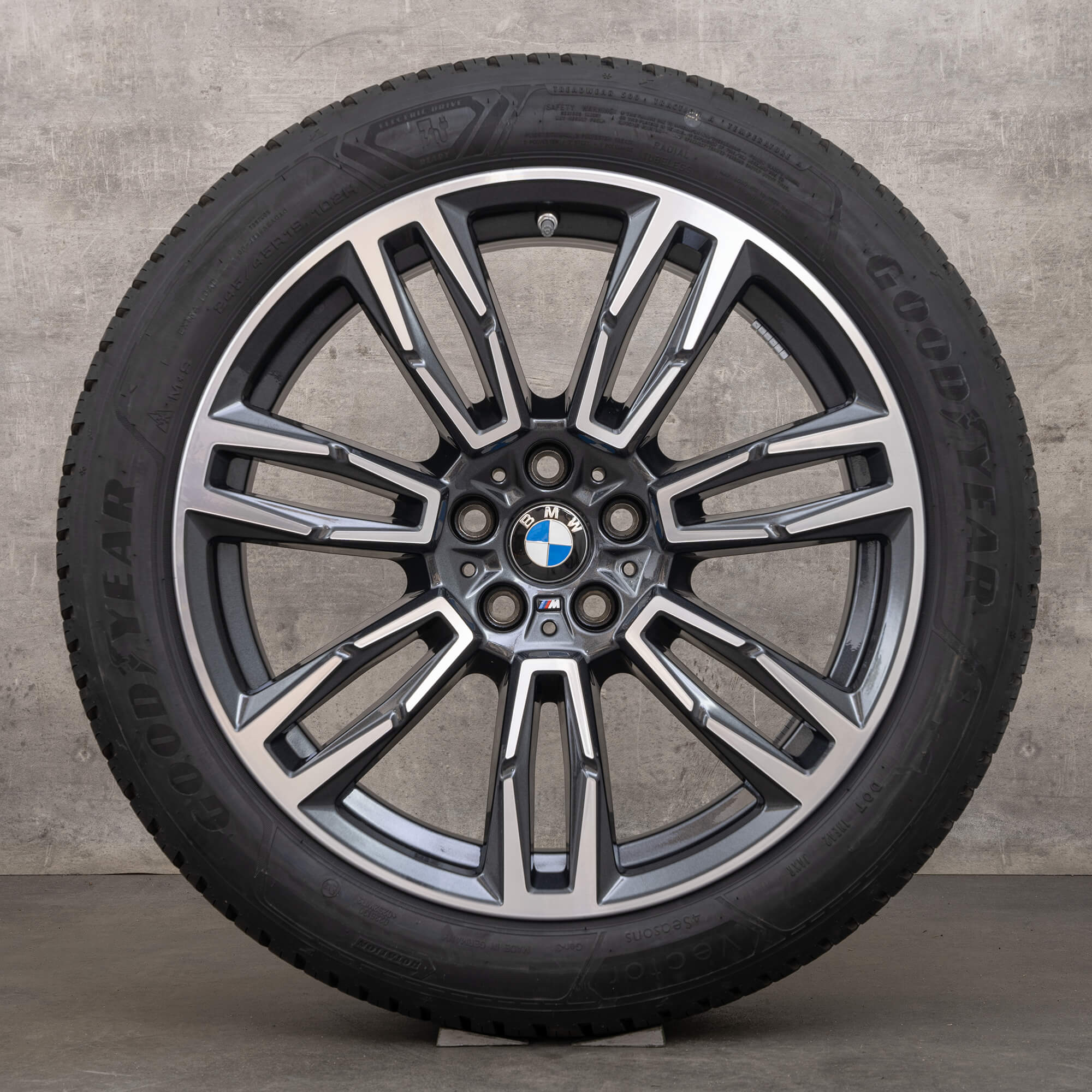 BMW 5 Serie G60 G61 i5 all-weather wielen 19 inch velgen banden 825 M 5A324E0