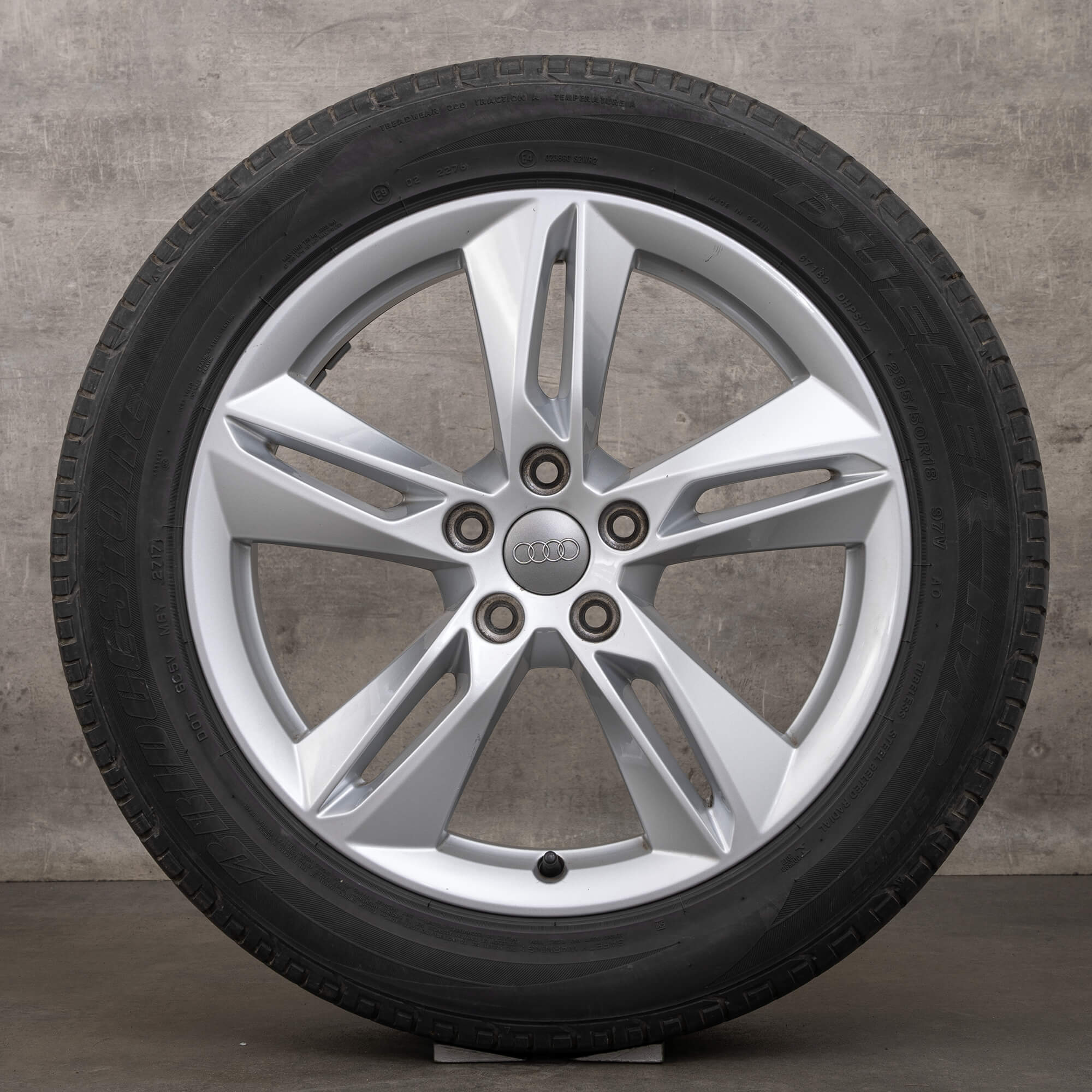 Originele Audi Q3 8U 18 inch zomerwielen velgen zomerbanden 8U0601025AB zilver