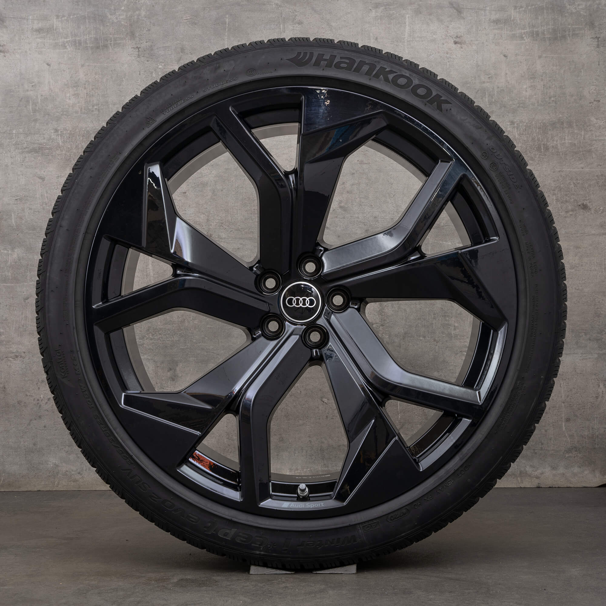 Audi RS Q8 4M8 winterwielen 23 inch velgen winterbanden 4M8601025AP zwart