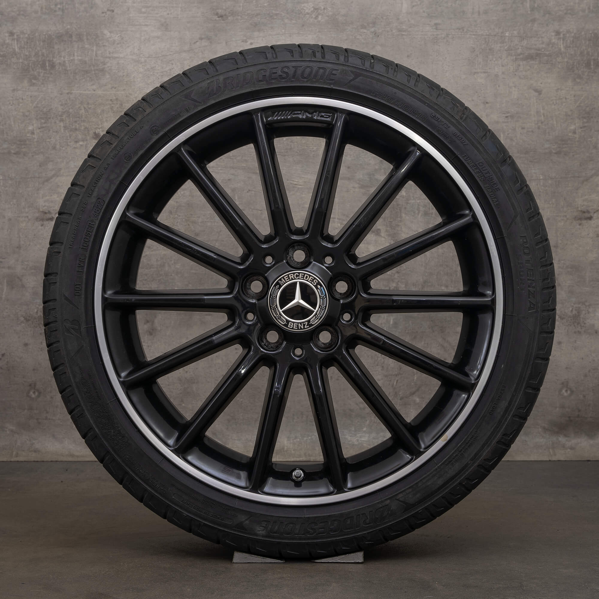 Original AMG Mercedes Benz CLA C117 X117 18 tums sommardäck fälgar A1764011000 sommarhjul svart