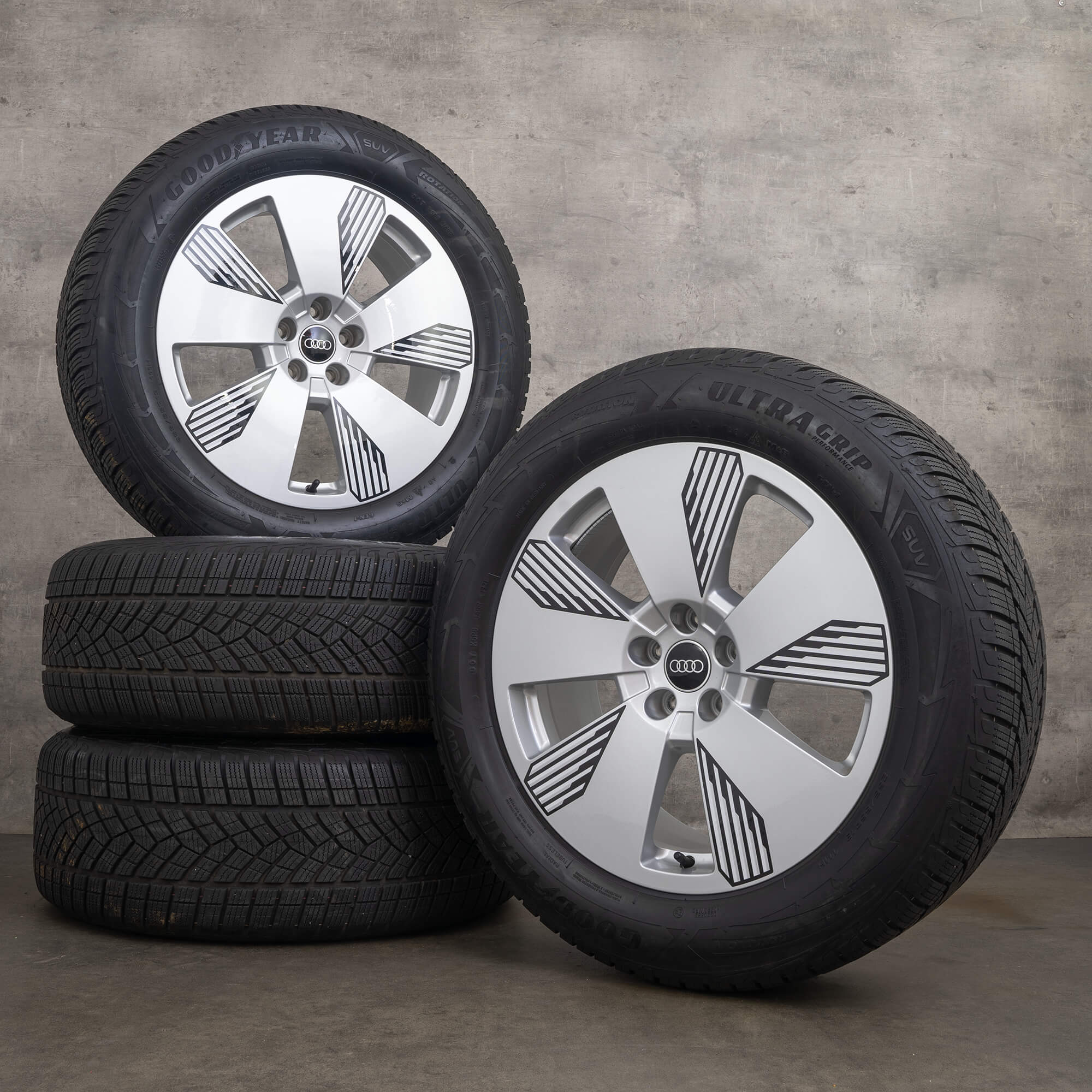 OEM Audi Q8 e-tron 4KE GE 19 inch Aero rim winter wheels tires 4KE601025L silver