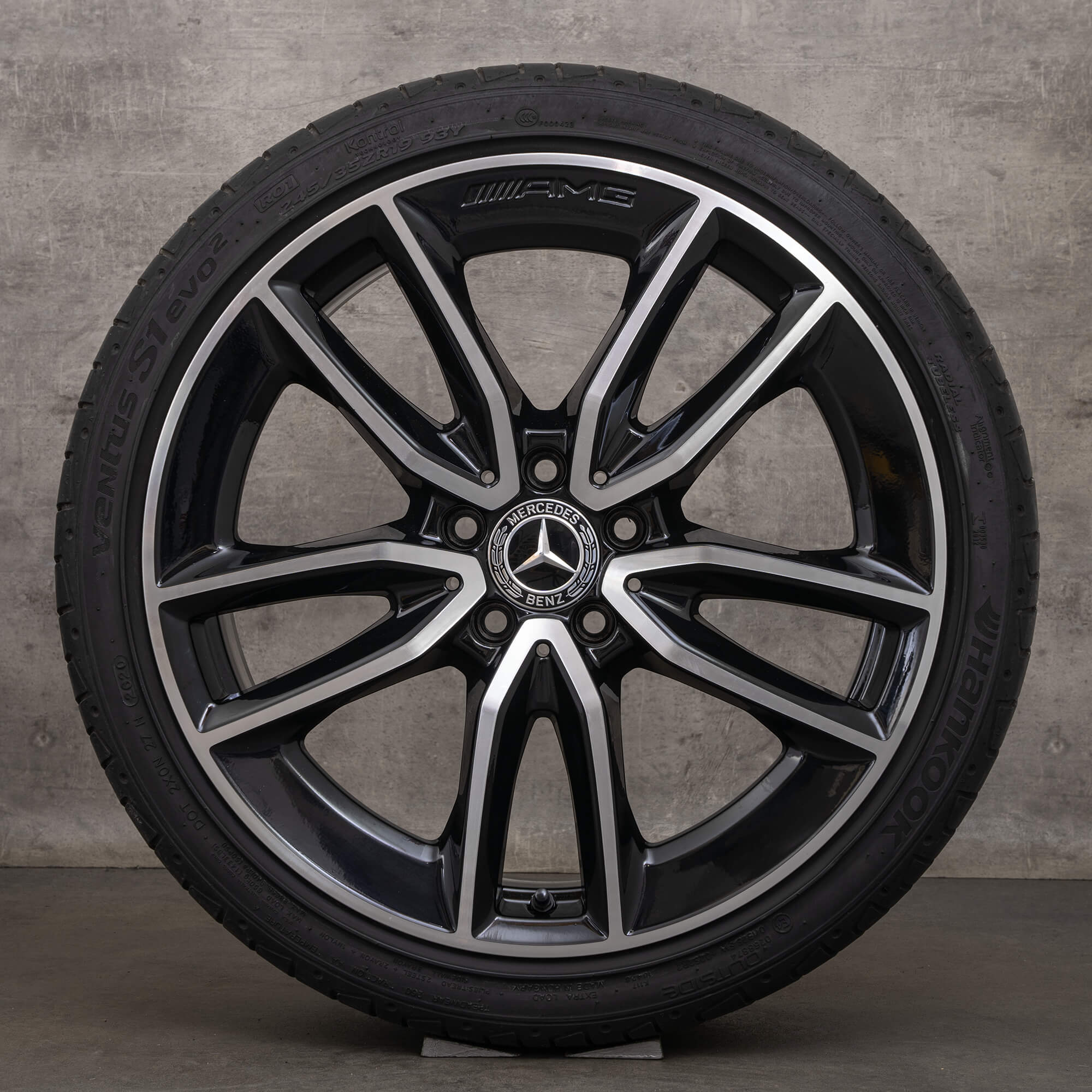 Pneus été AMG Mercedes Benz CLA 35 C118 X118 d'origine jantes 19 pouces noires