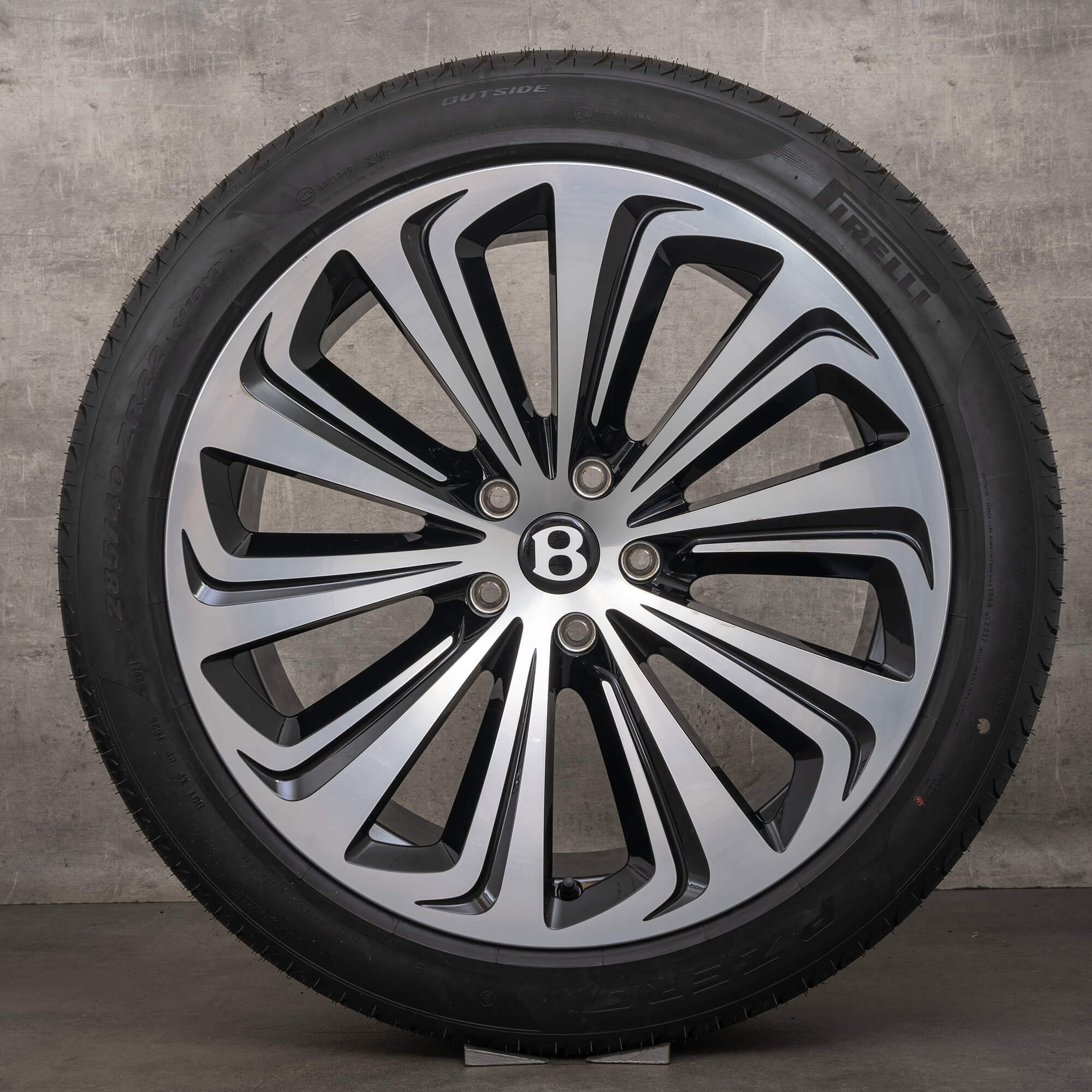 Original Bentley Bentayga 22 inch winter tires rims 36A601025S black