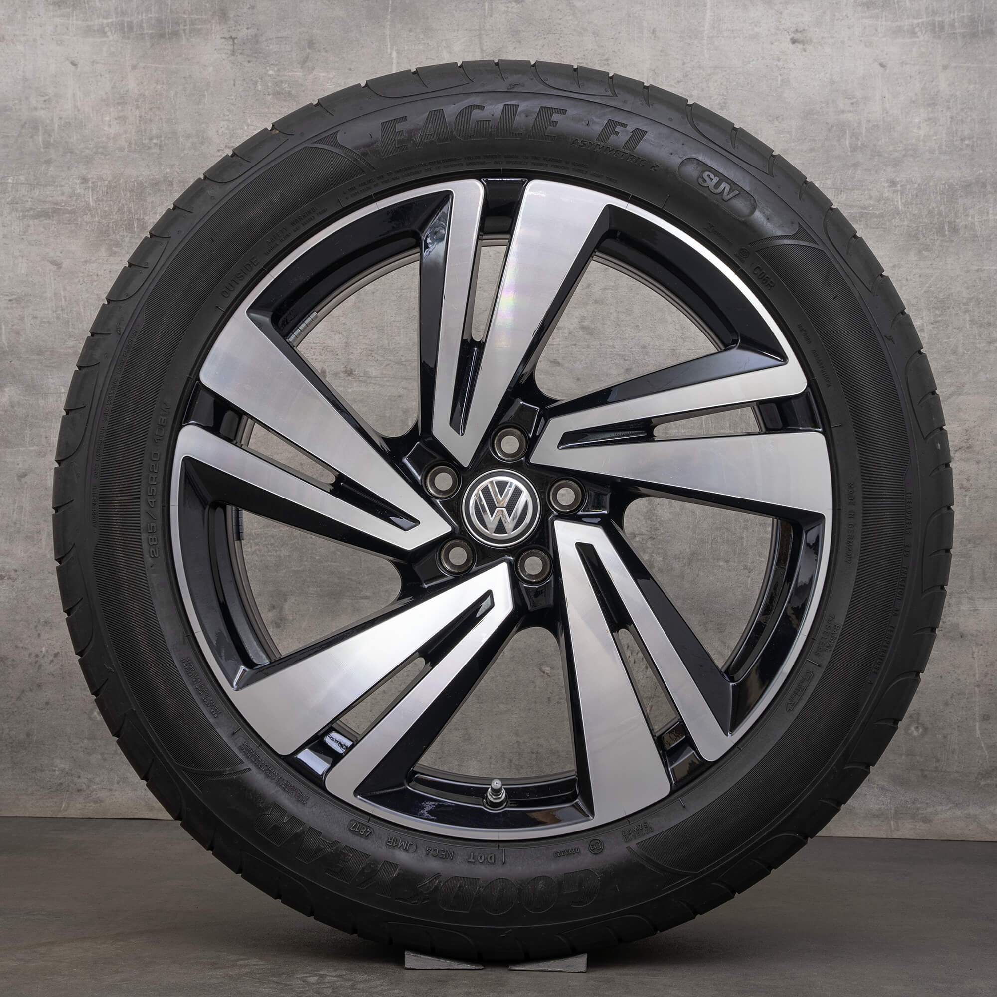 VW Touareg 3 III CR summer wheels 20 inch rims Nevada tires 7 mm