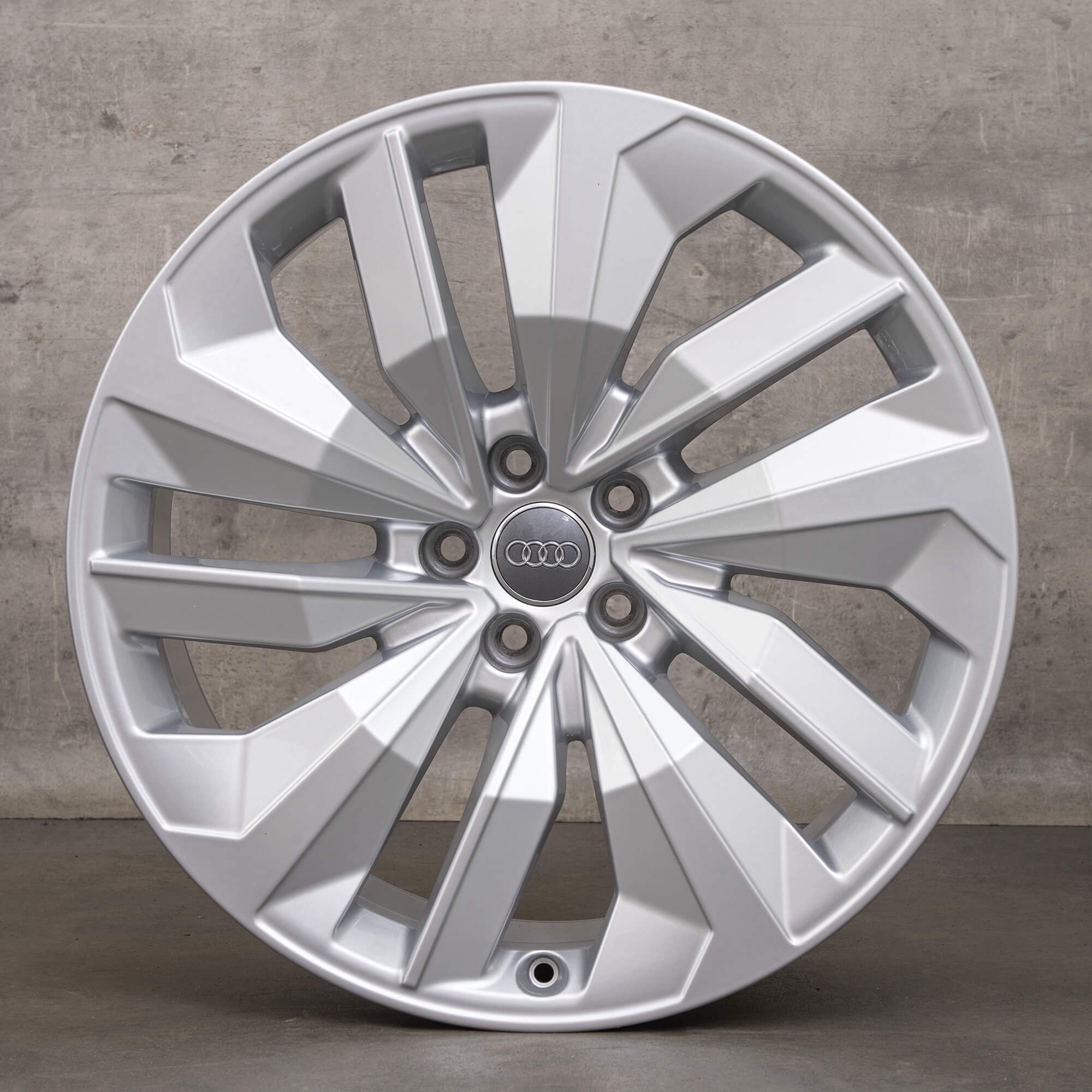 Original Audi Q8 e-tron GE Sportback 20 inch rims 4KE601025N silver