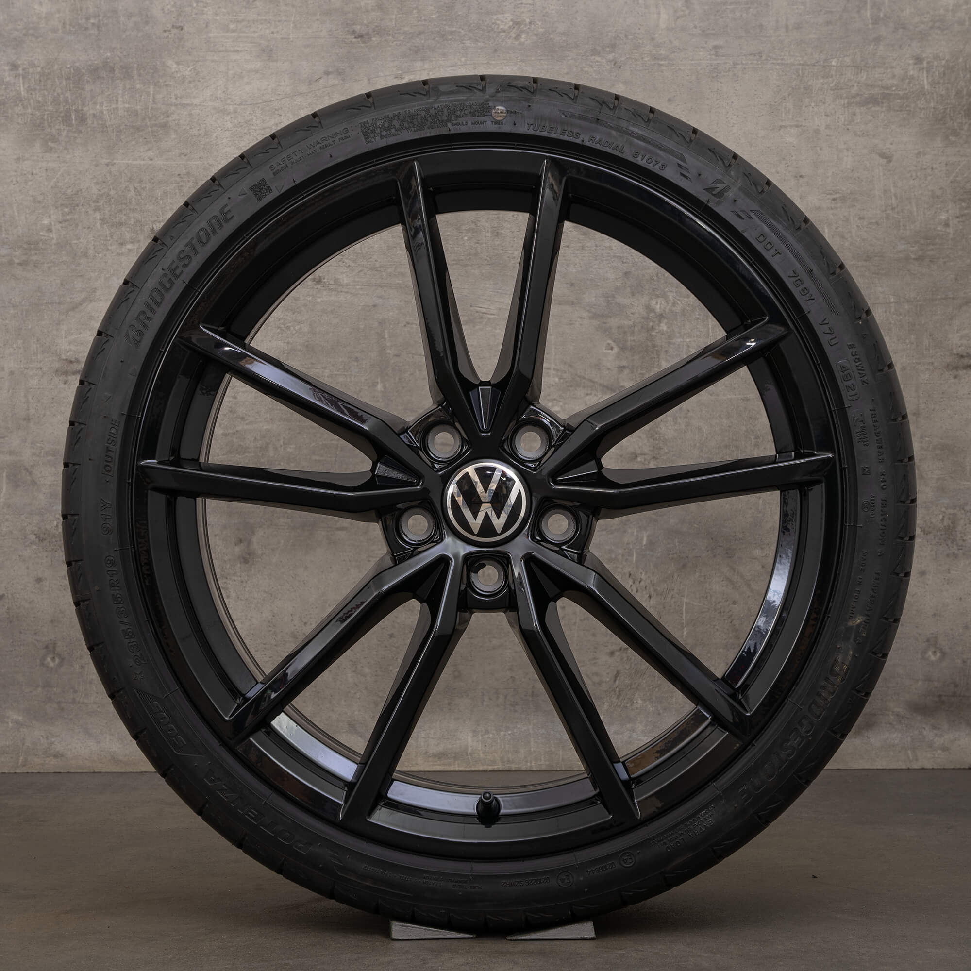 Pneus été d'origine VW Golf 6 7 R GTI 19 pouces jantes Pretoria 5G0601025AJ