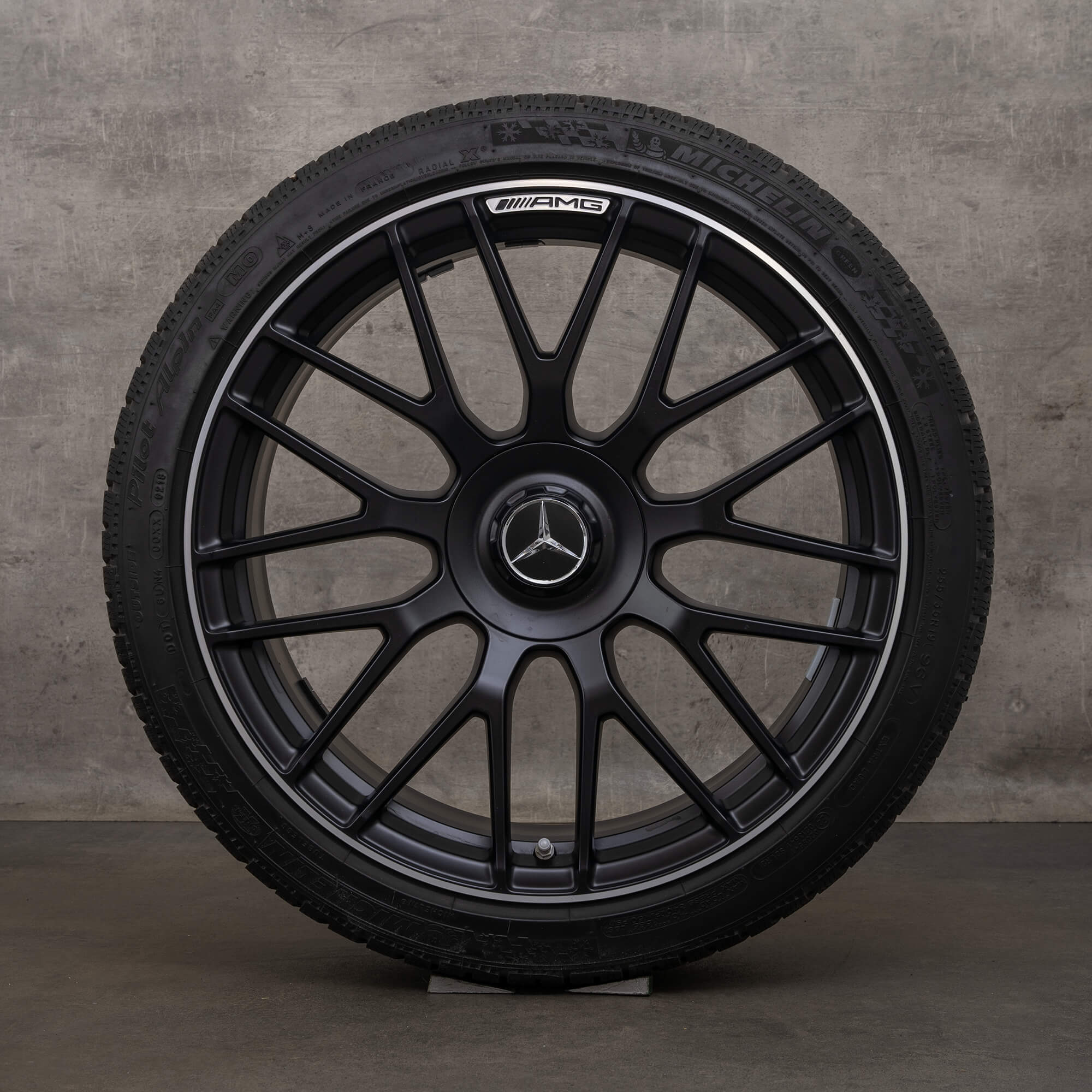 Originální AMG Mercedes Benz C63 S 19 20 palcové C205 A205 ráfky zimni pneumatiky A2054015900 A2054016100 černá matná alu kola