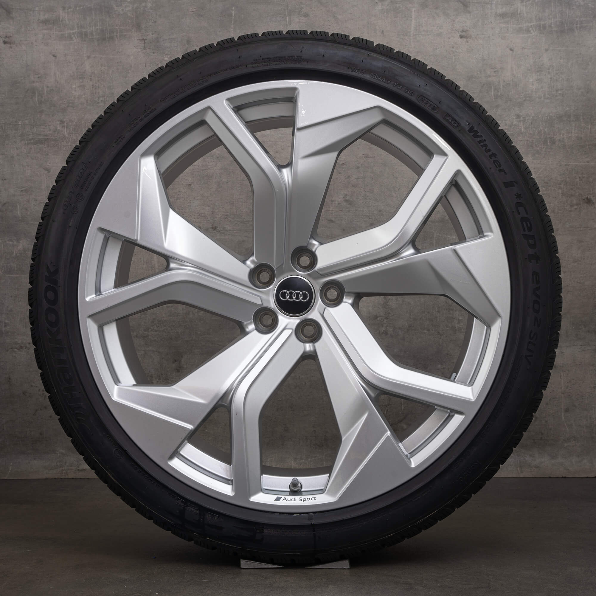 Originální zimni alu kola Audi RS Q8 23" 4M8 ráfky rotor 4M8601025AF stříbrná